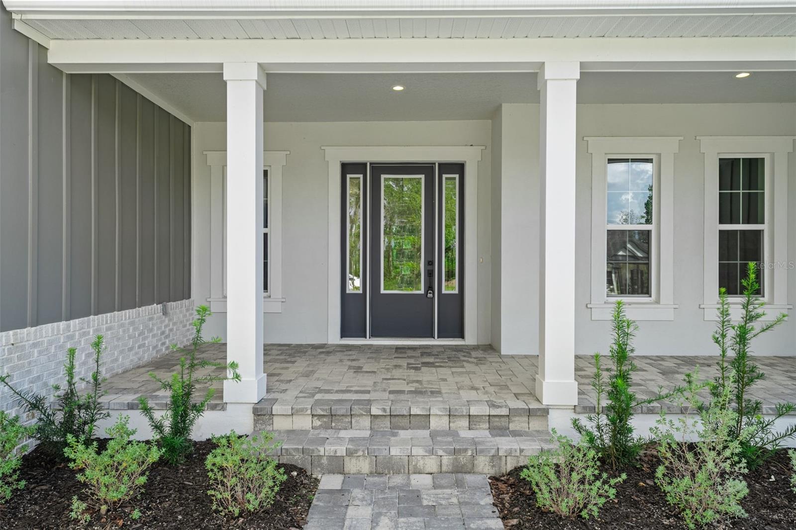 Listing photo id 2 for 5252 Ravensbrook Court