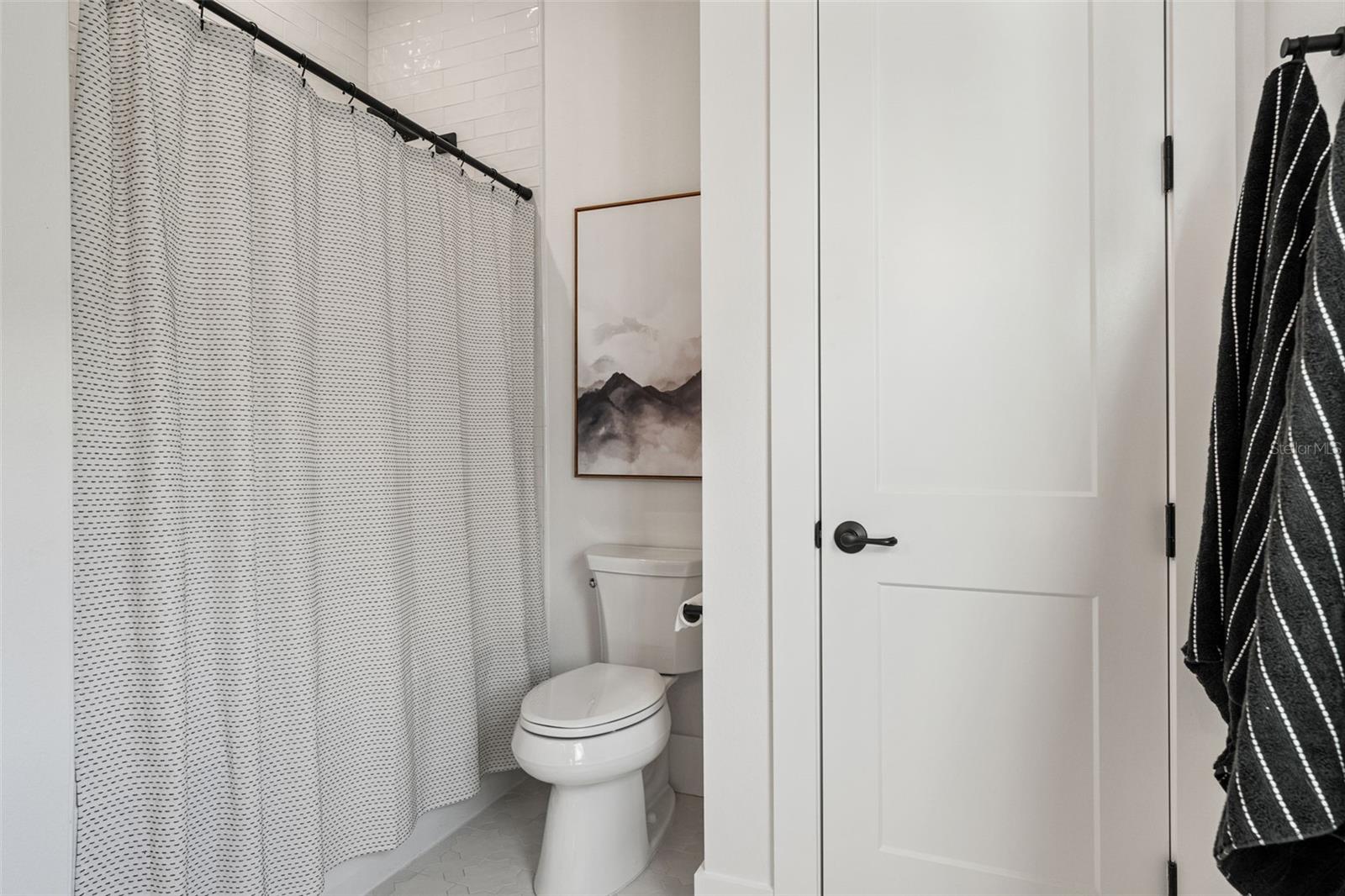 Listing photo id 43 for 5252 Ravensbrook Court