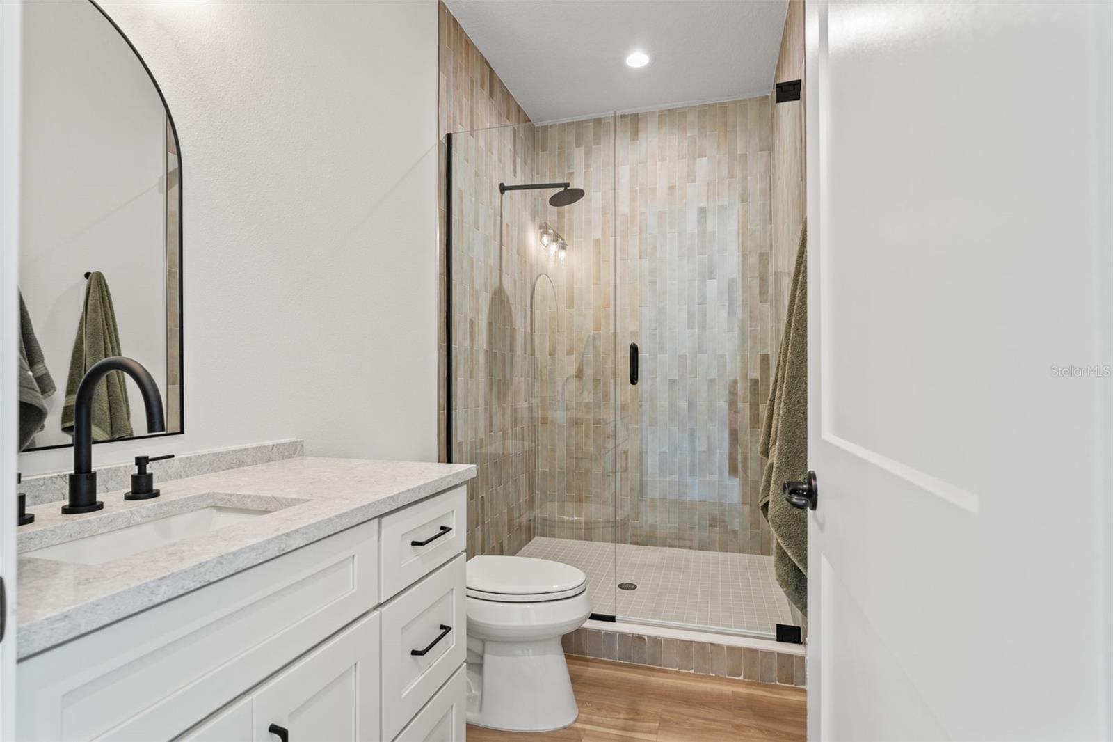 Listing photo id 51 for 5252 Ravensbrook Court
