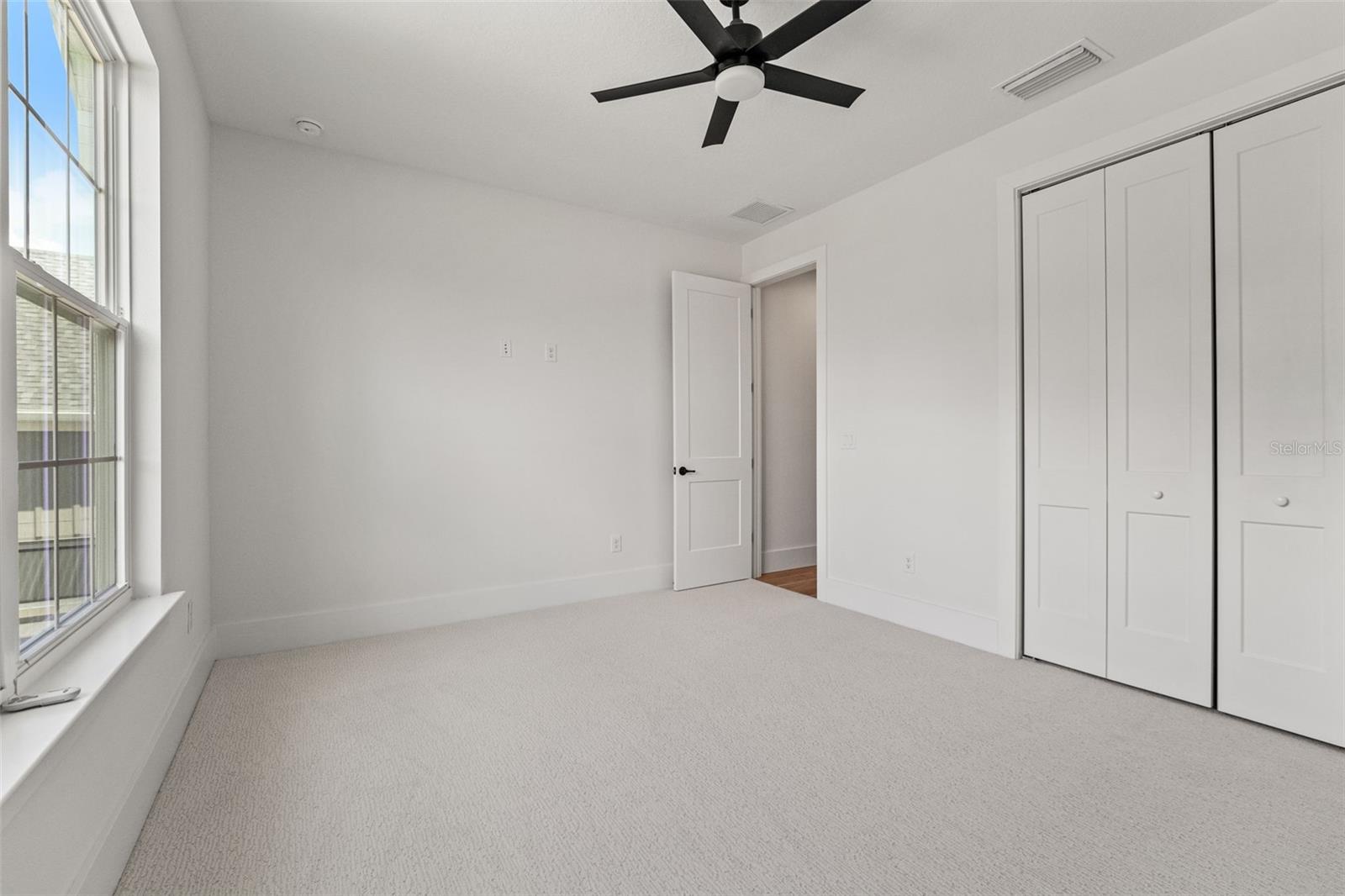 Listing photo id 53 for 5252 Ravensbrook Court
