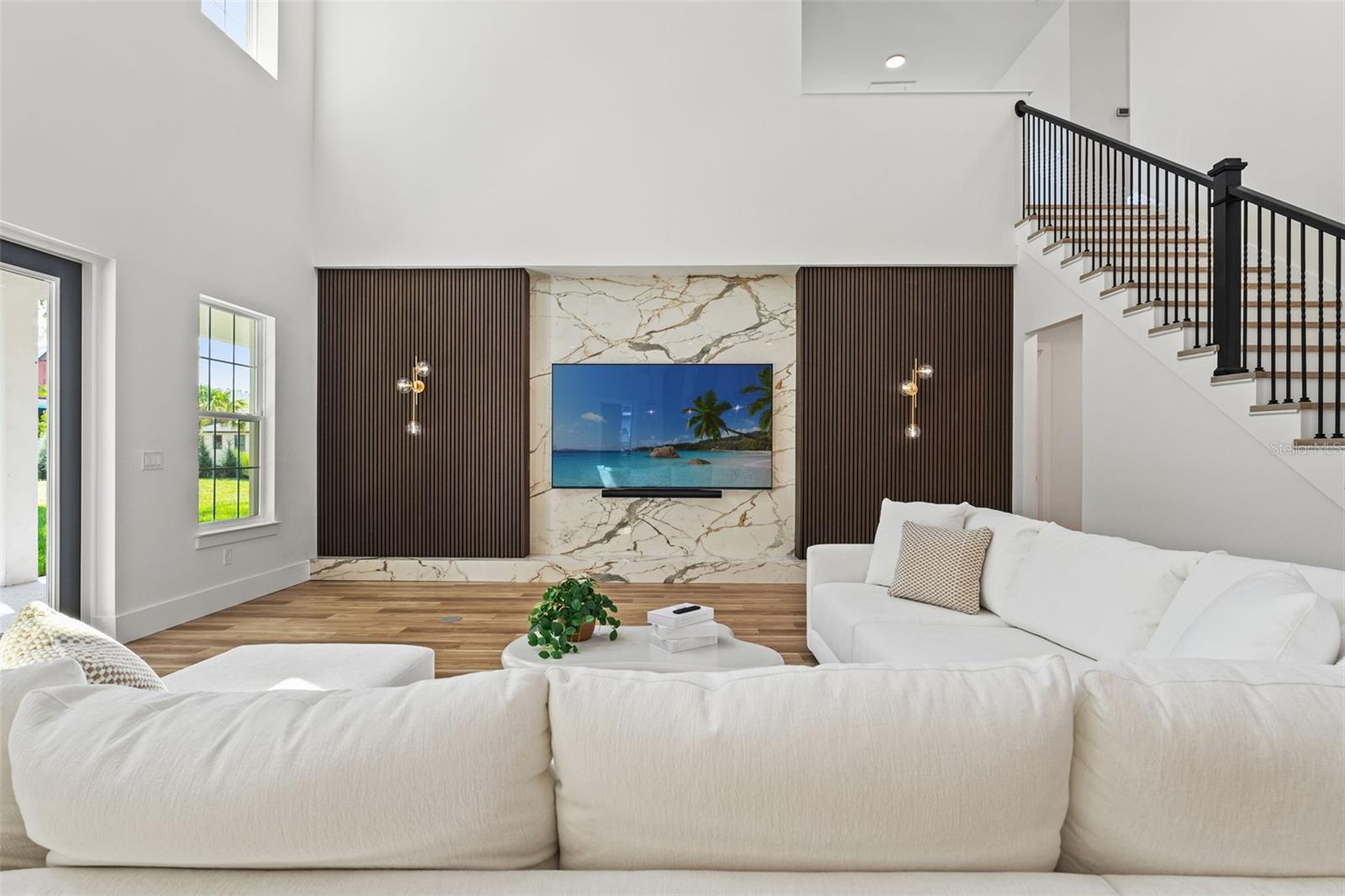Listing photo id 7 for 5252 Ravensbrook Court