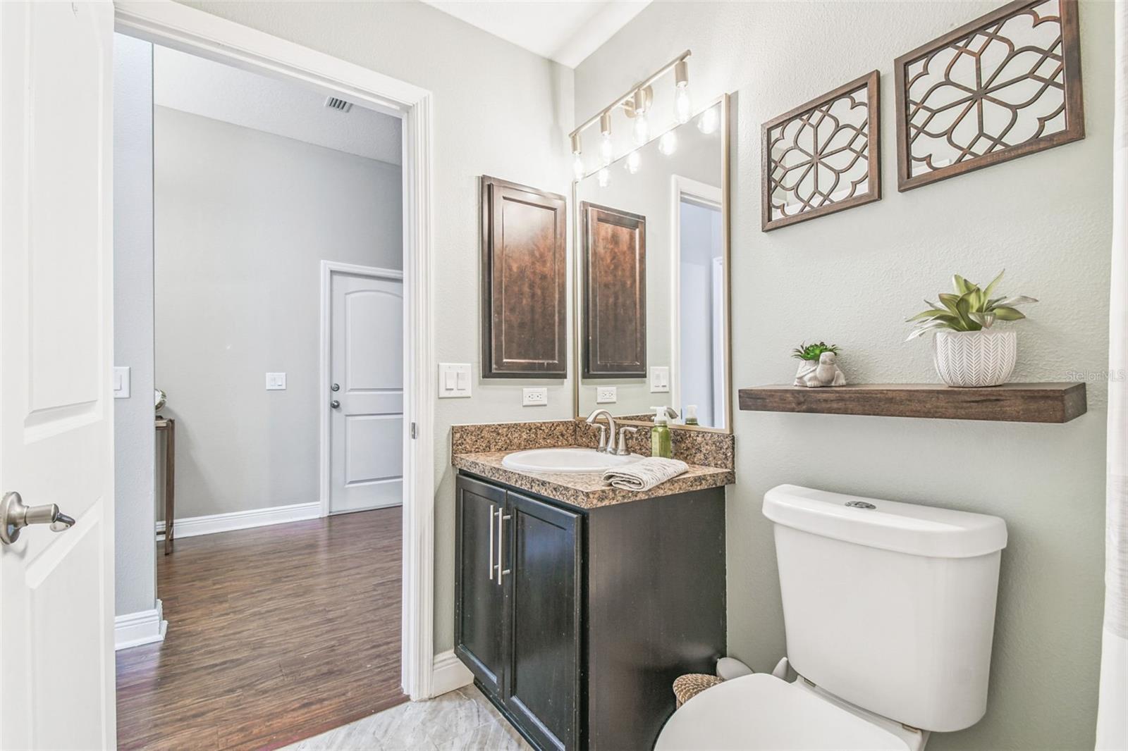 Listing photo id 14 for 13218 Niti Drive