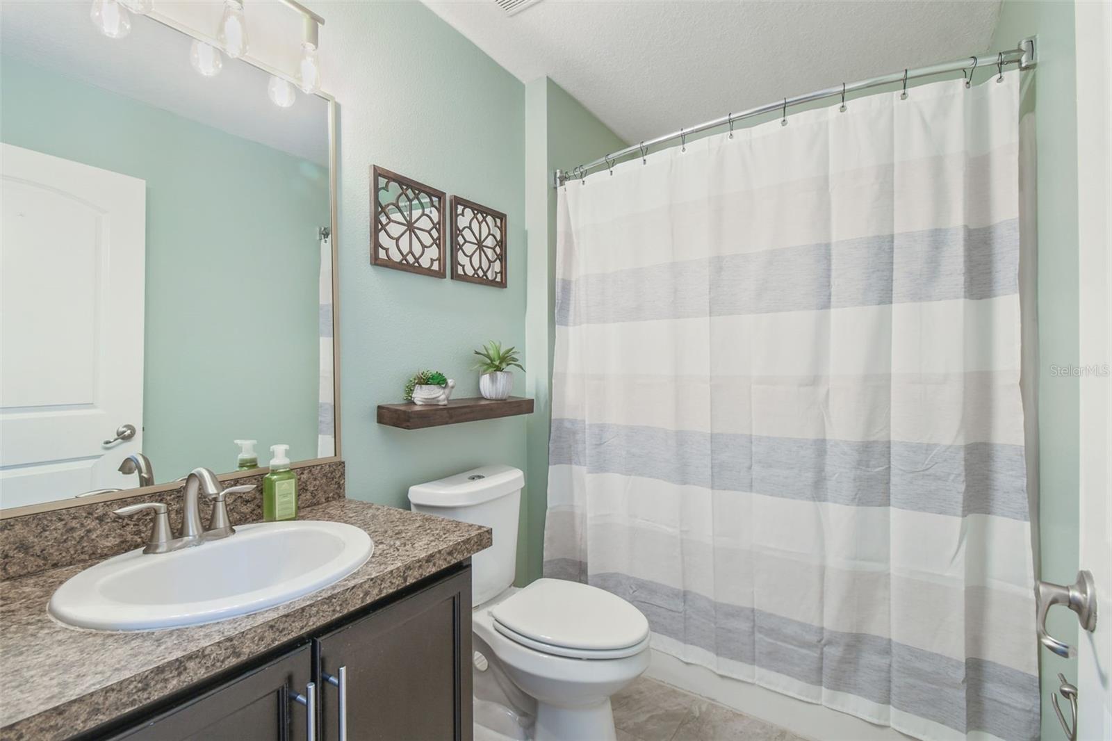 Listing photo id 15 for 13218 Niti Drive