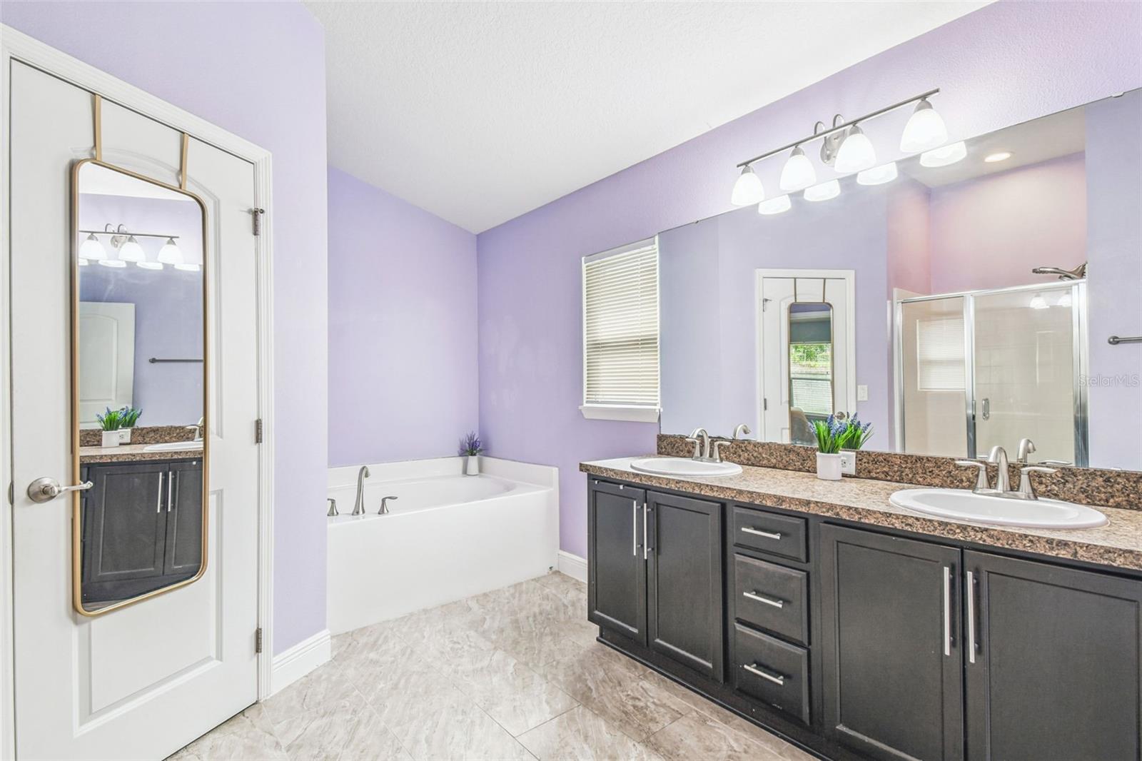 Listing photo id 18 for 13218 Niti Drive