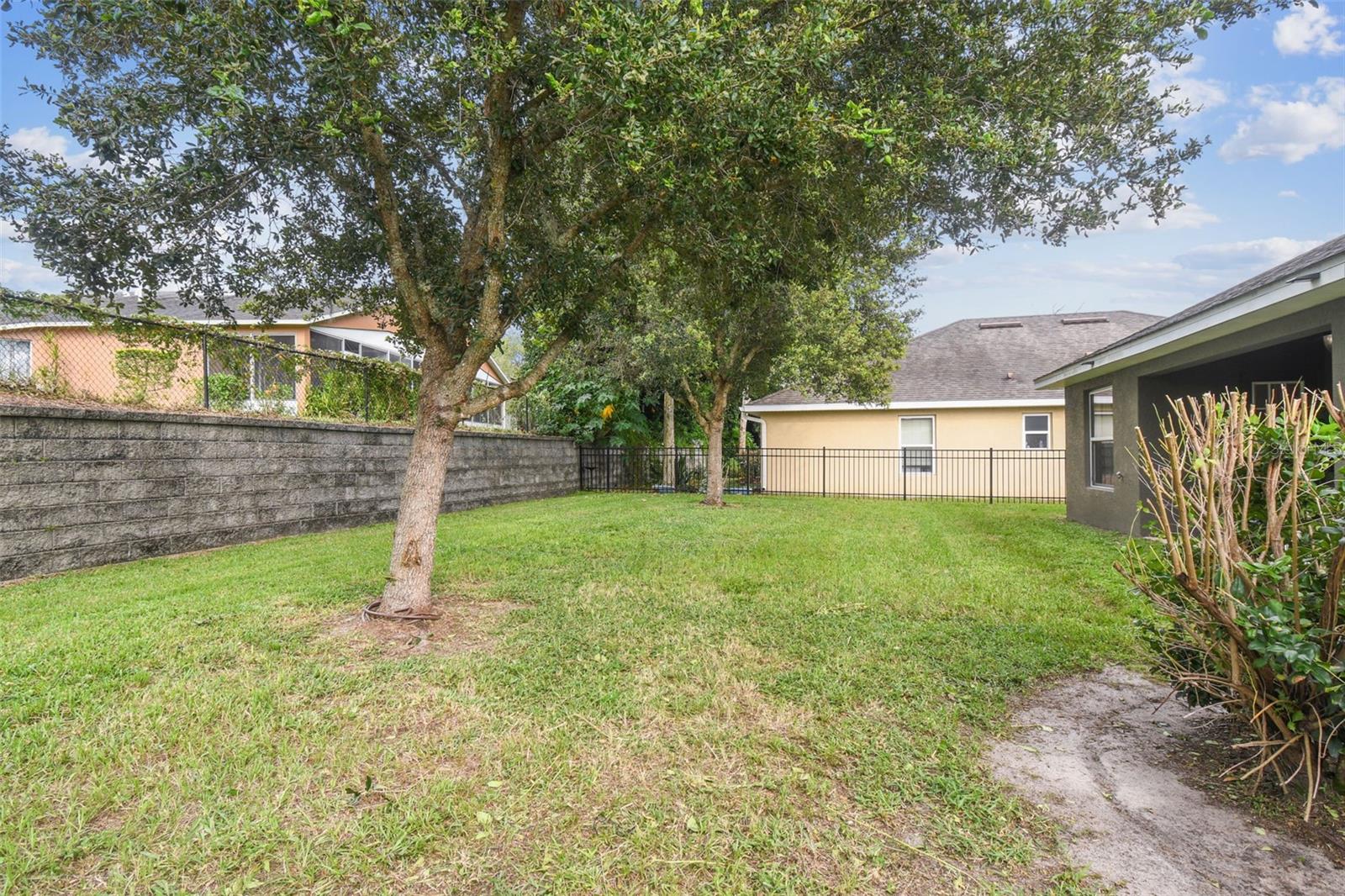 Listing photo id 22 for 13218 Niti Drive