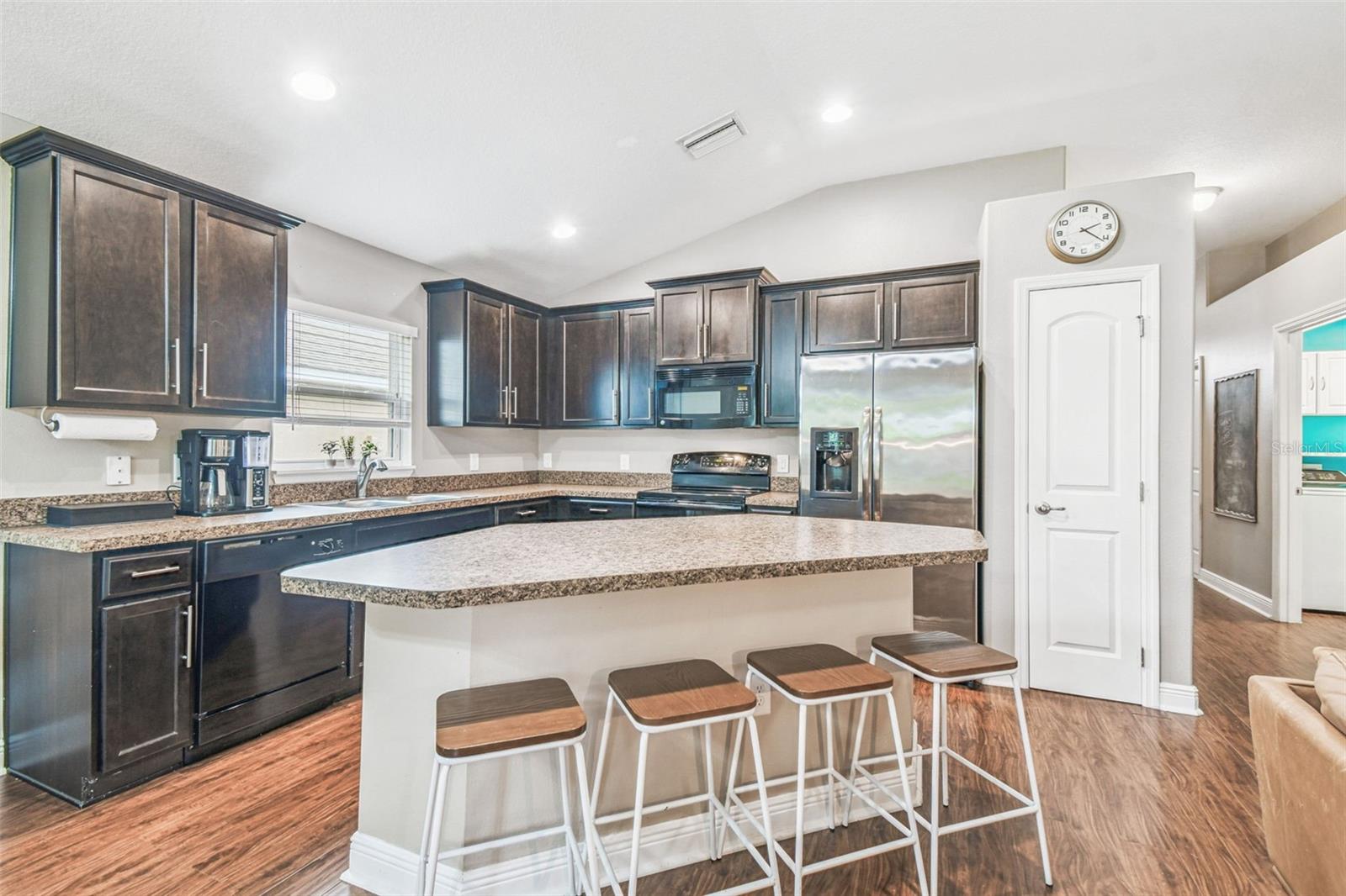 Listing photo id 5 for 13218 Niti Drive