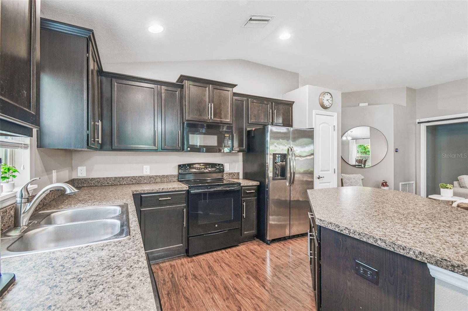 Listing photo id 6 for 13218 Niti Drive