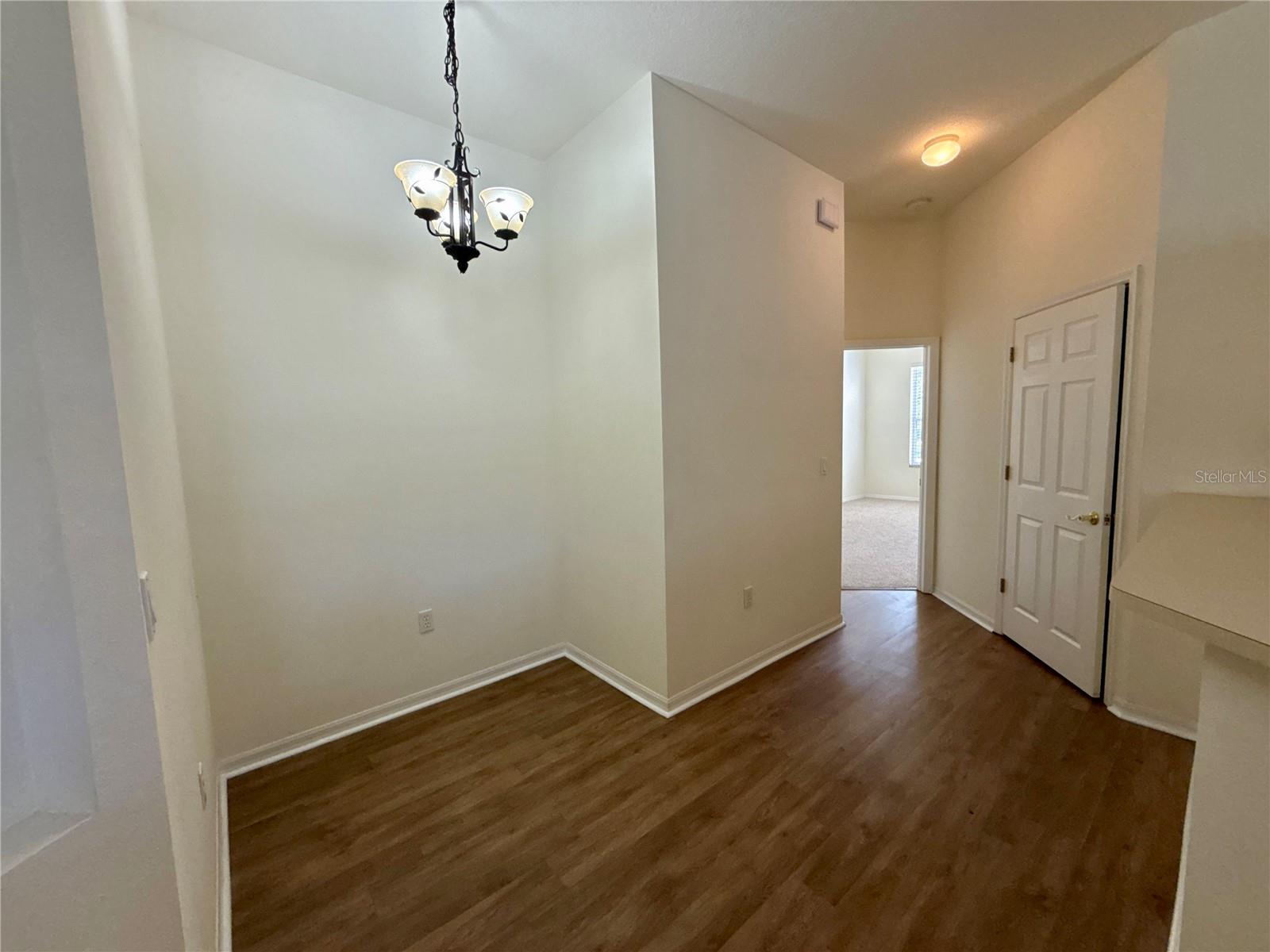 Listing photo id 8 for 7451 Wimpole Drive