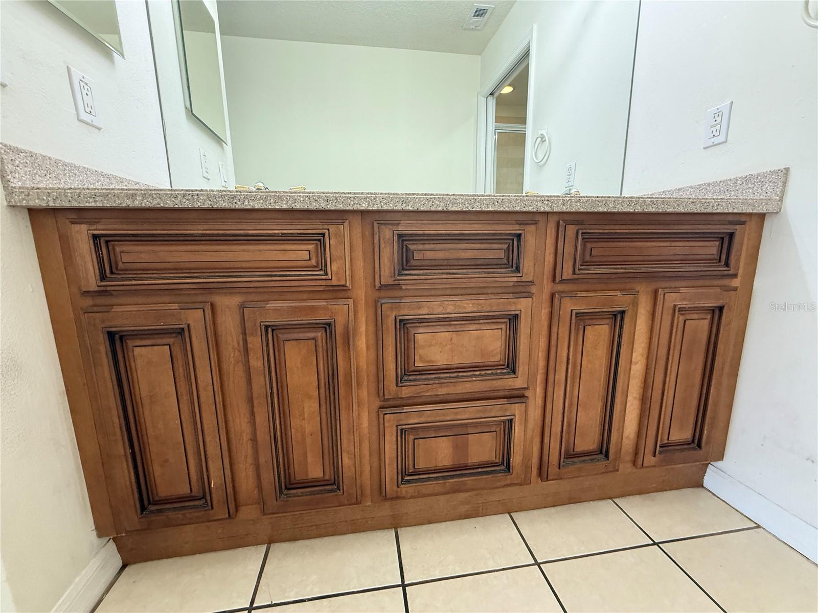 Listing photo id 13 for 7451 Wimpole Drive