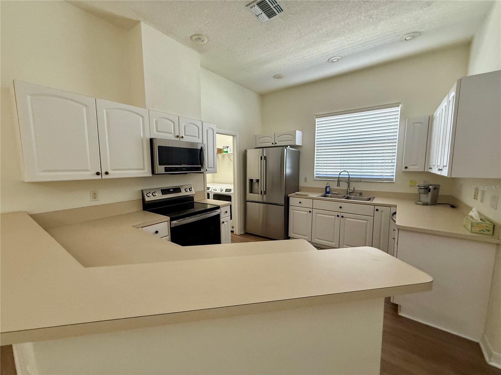 Listing photo id 7 for 7451 Wimpole Drive