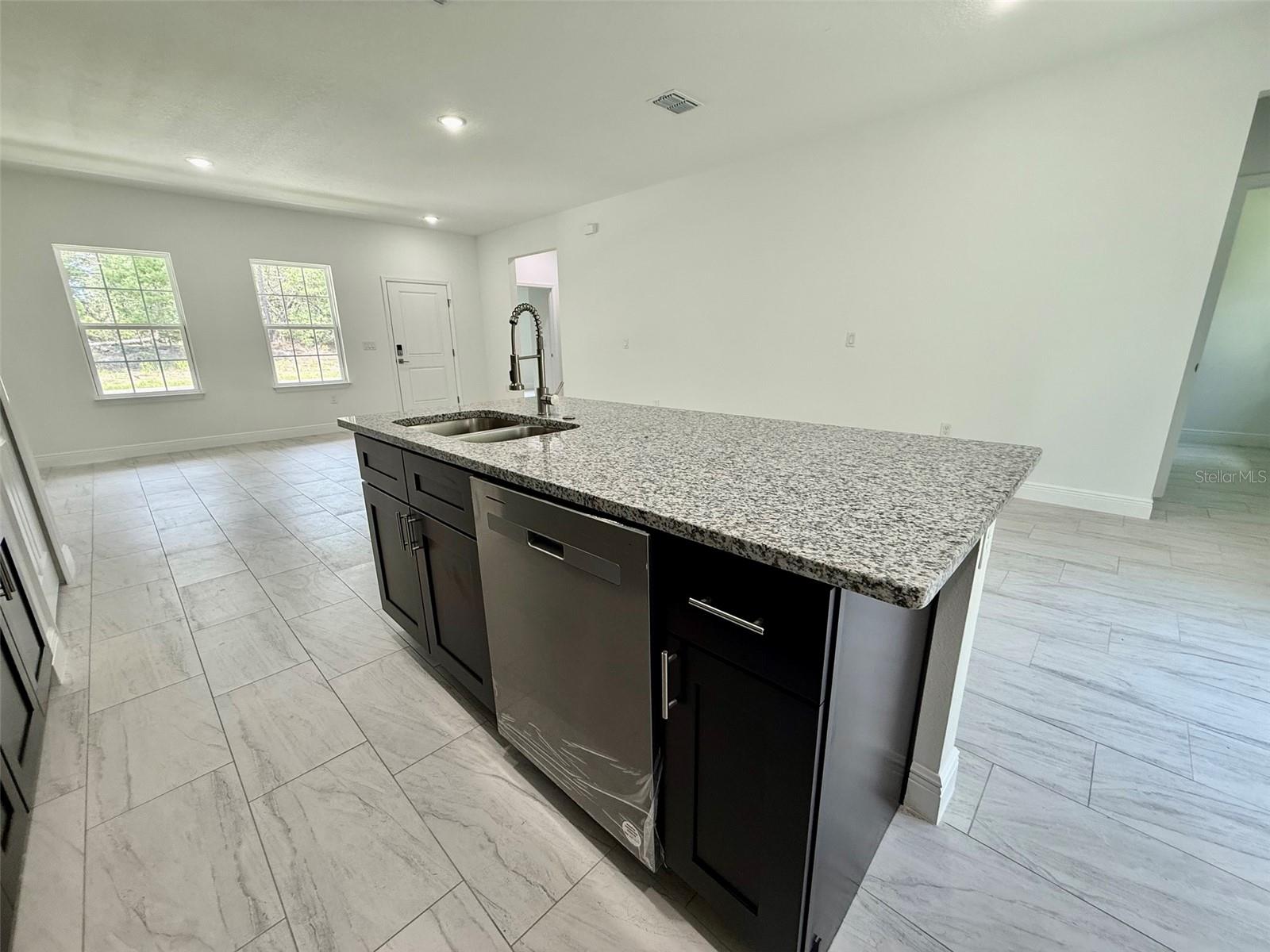 Listing photo id 8 for 7420 Voyager Street
