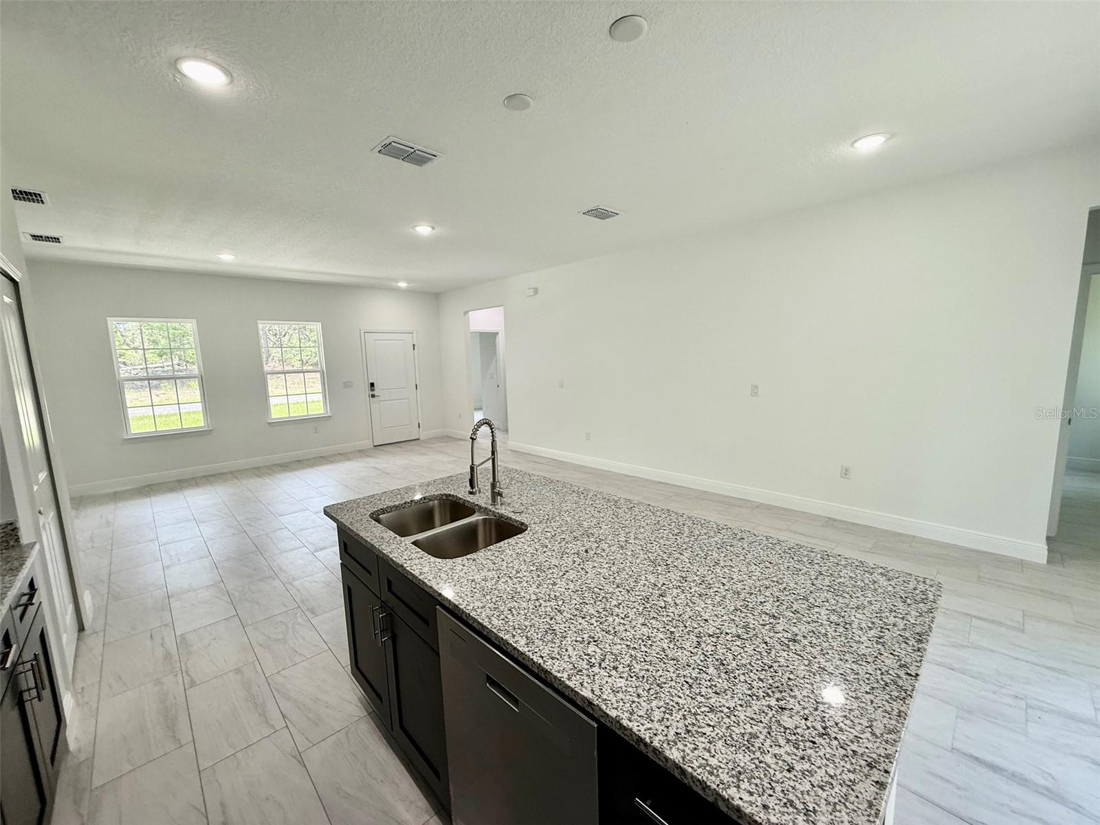 Listing photo id 9 for 7420 Voyager Street