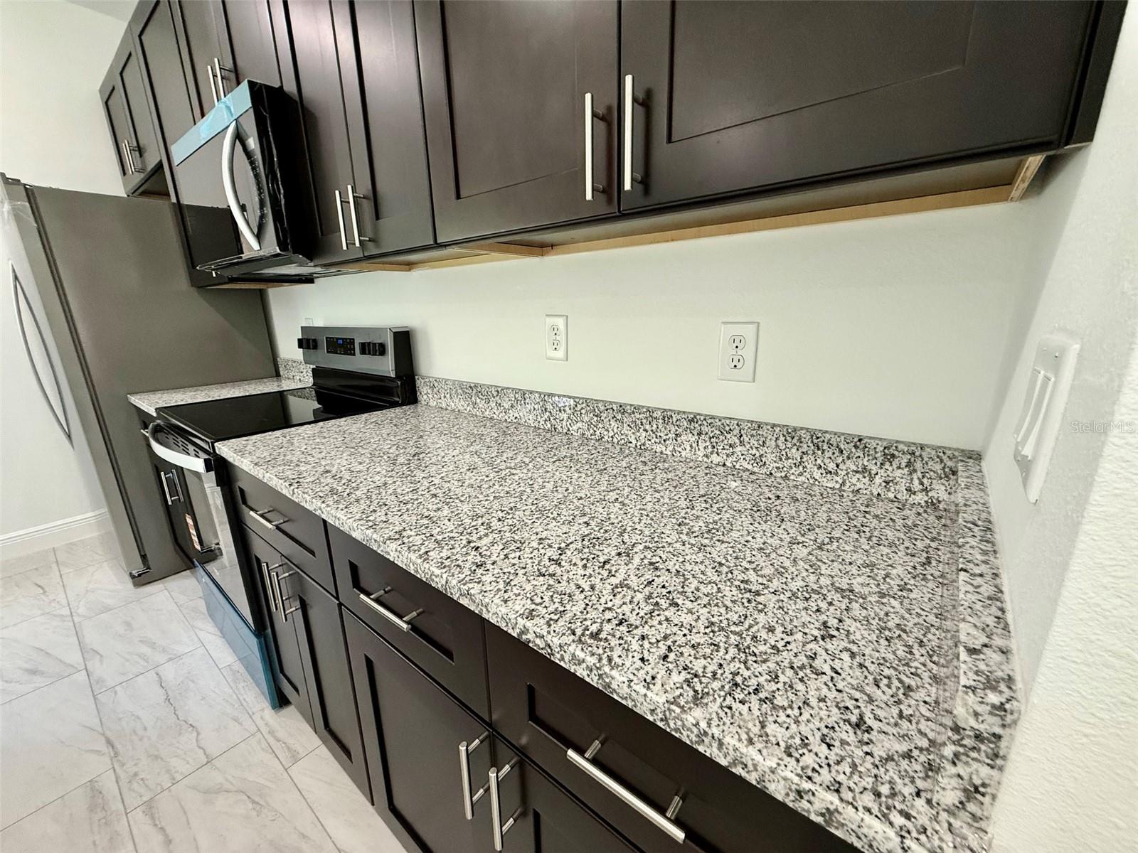 Listing photo id 14 for 7420 Voyager Street