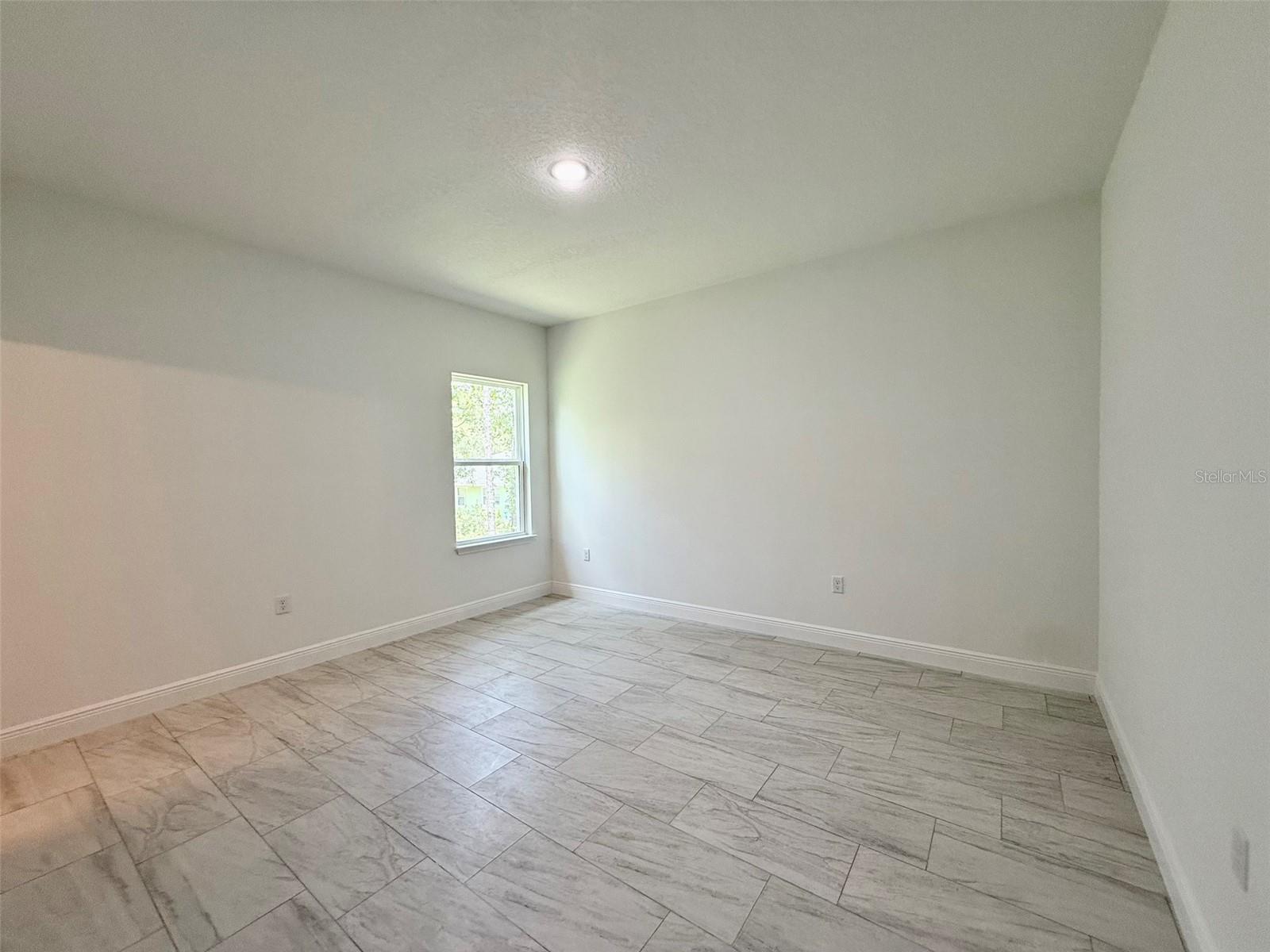 Listing photo id 15 for 7420 Voyager Street