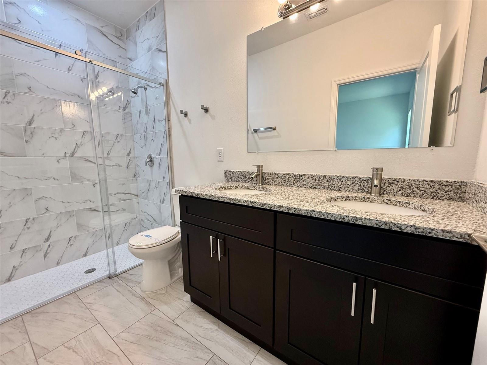 Listing photo id 19 for 7420 Voyager Street