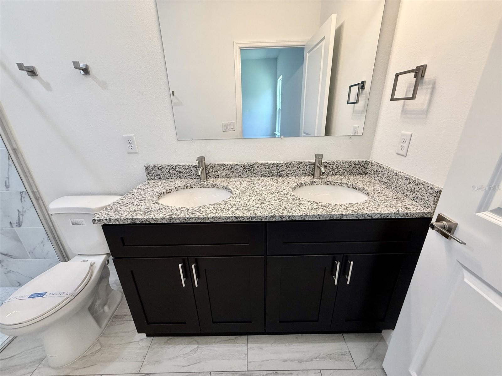 Listing photo id 21 for 7420 Voyager Street