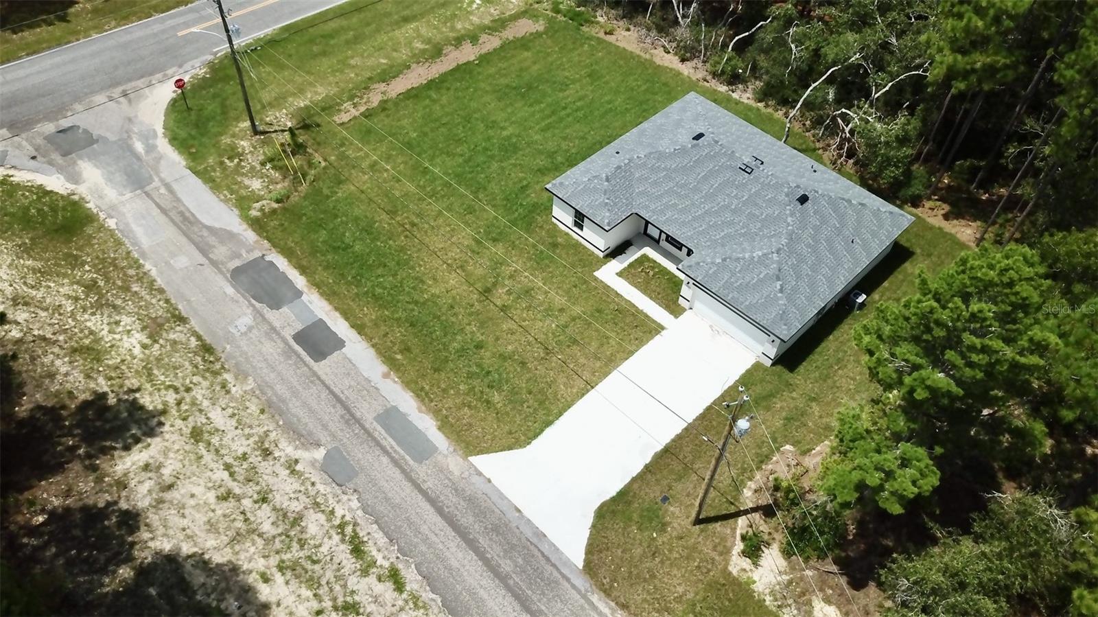Listing photo id 25 for 7420 Voyager Street