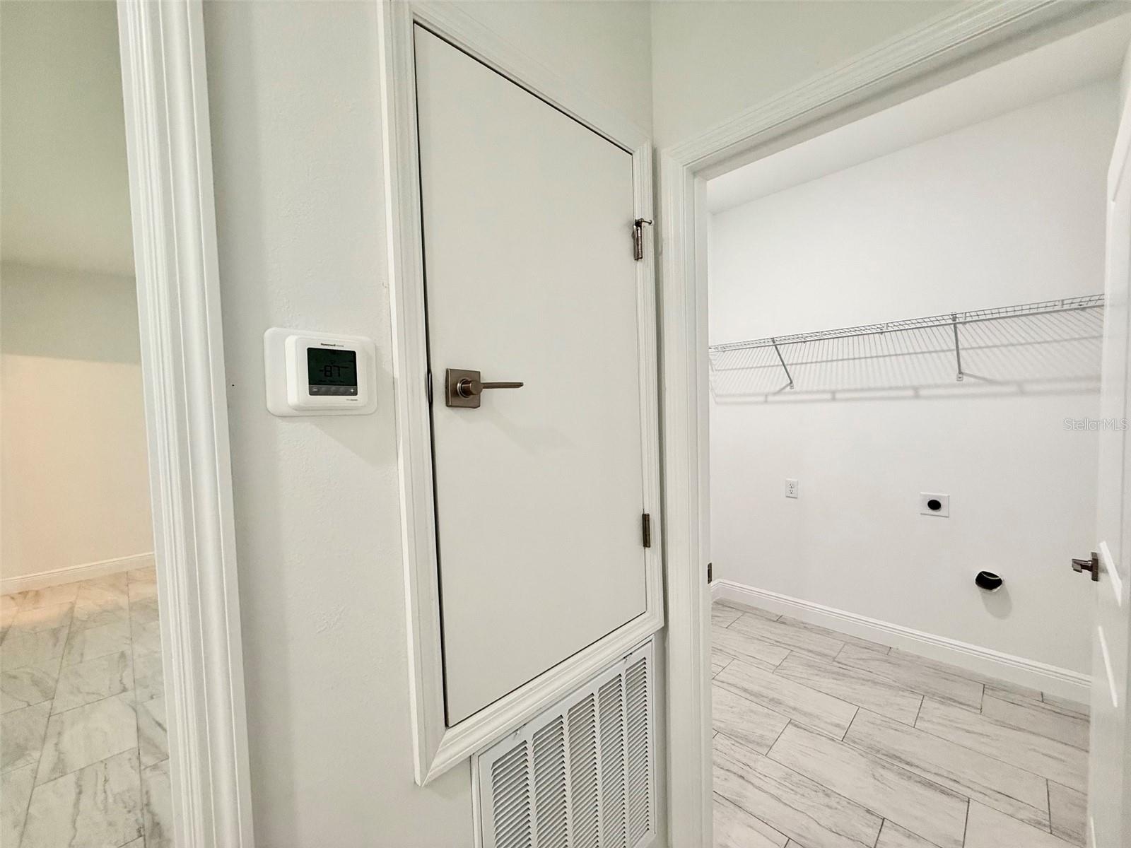 Listing photo id 5 for 7420 Voyager Street
