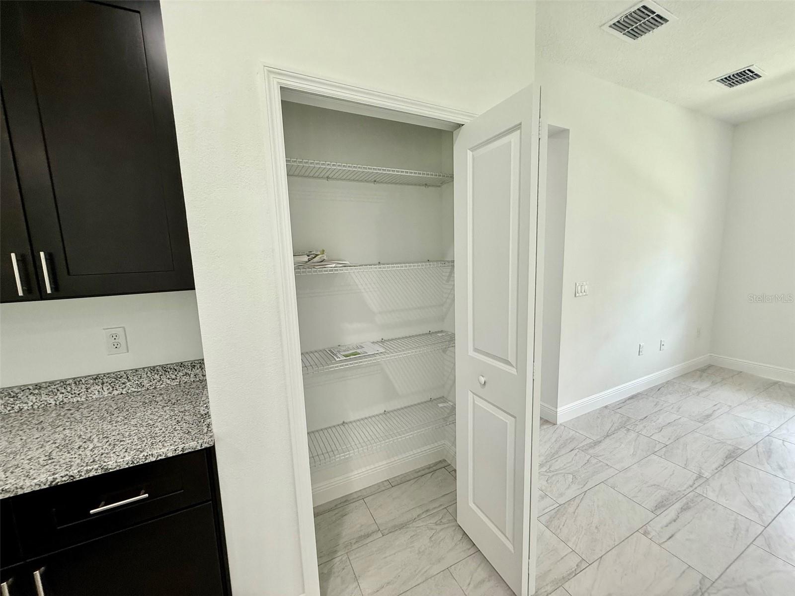 Listing photo id 6 for 7420 Voyager Street