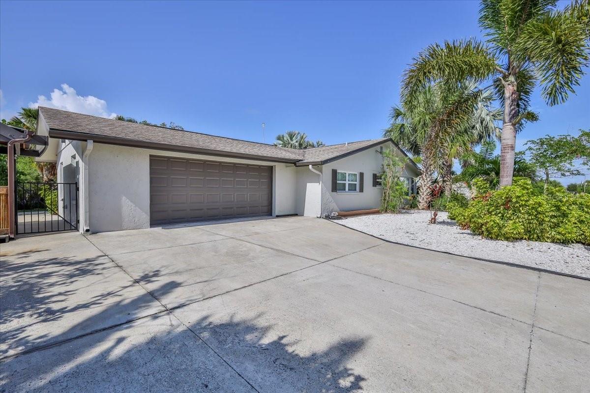 Image 39 of 49 For 4566 Gulfstream Drive