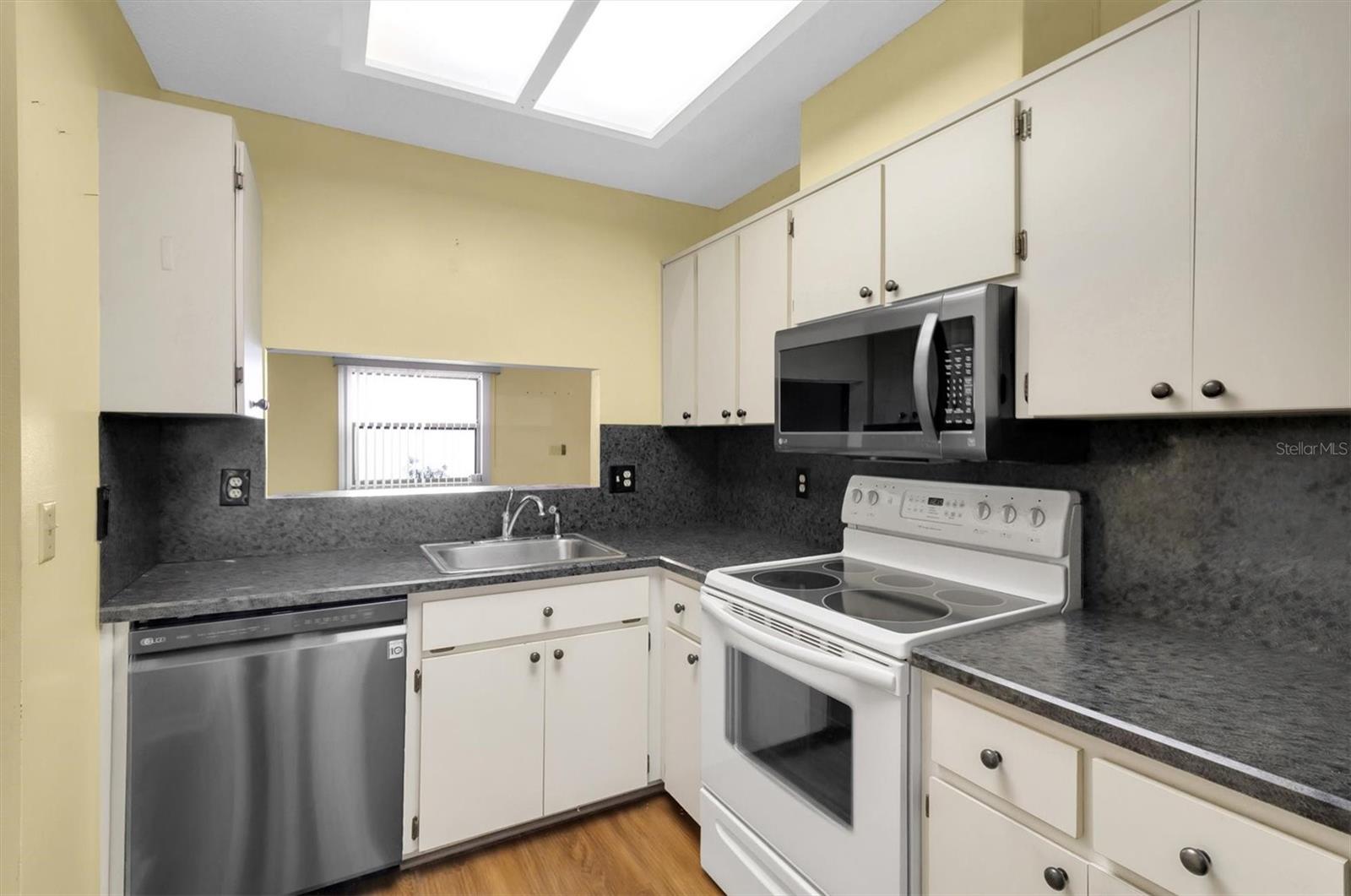 Image 6 of 31 For 11736 White Ash Drive