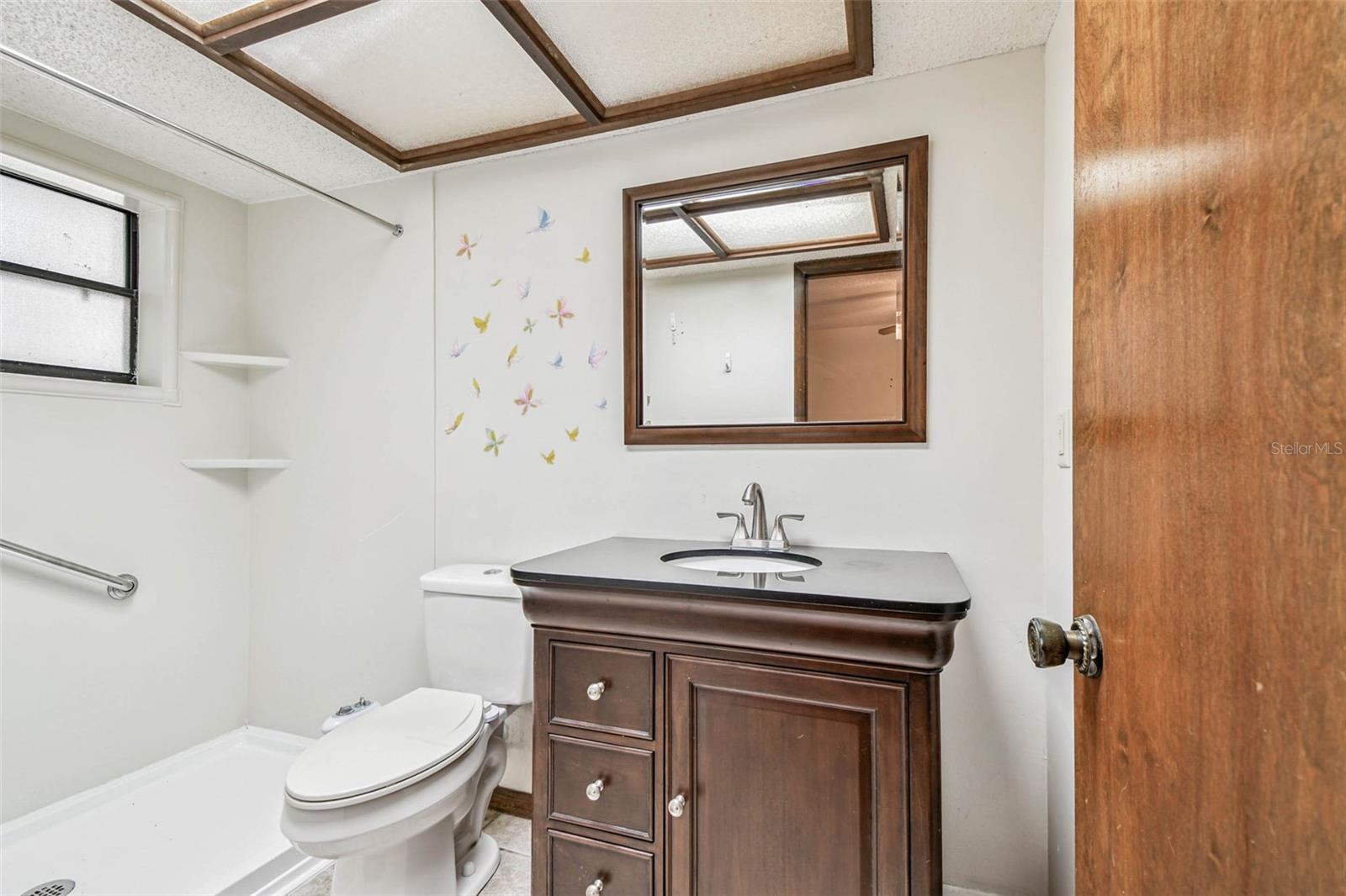 Listing photo id 11 for 9885 Lakeview Drive