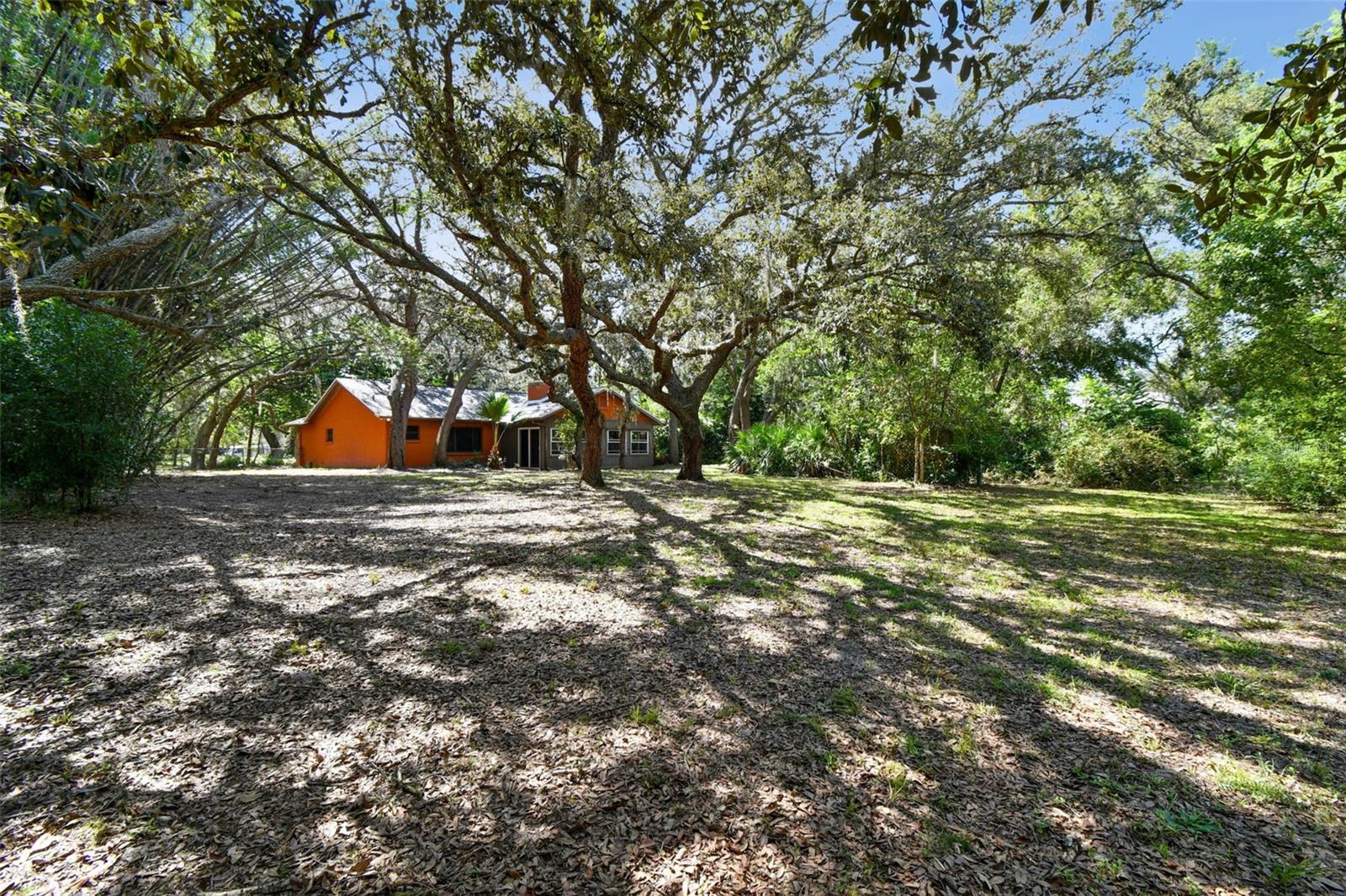 Listing photo id 19 for 9885 Lakeview Drive