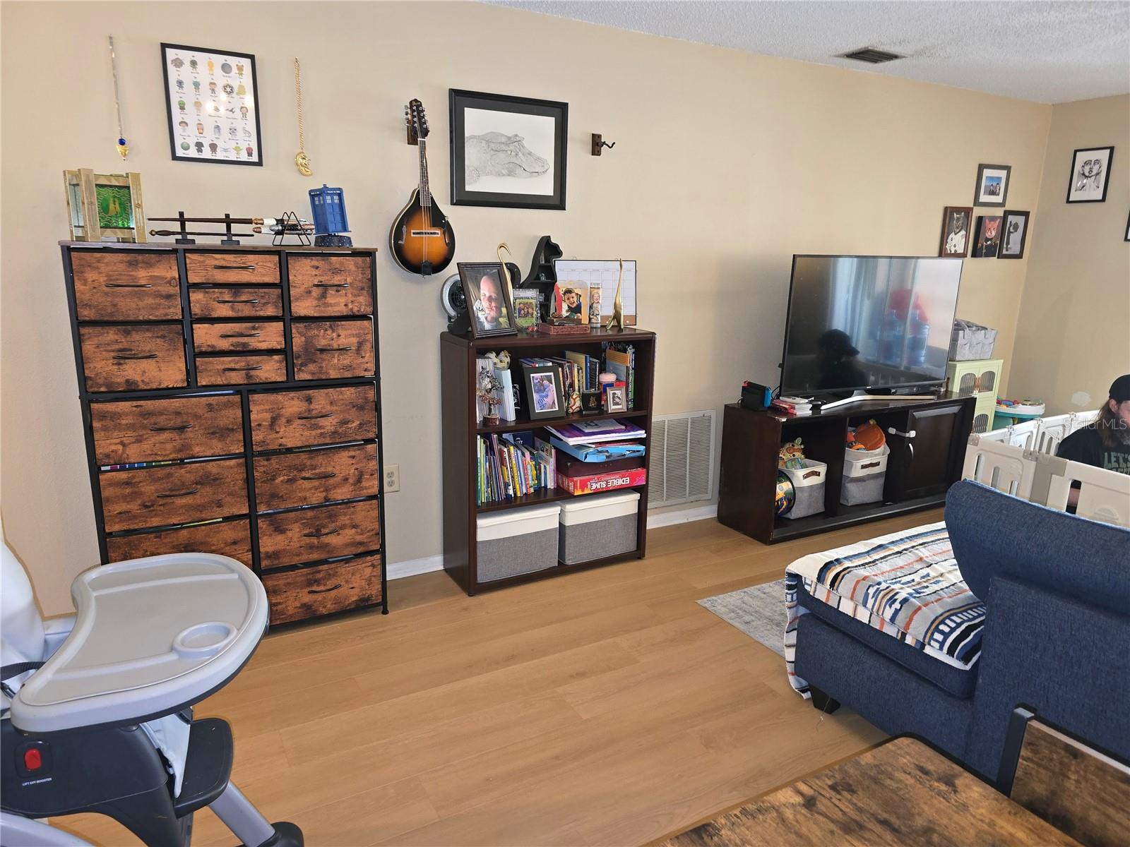 Listing photo id 3 for 2955 Stillwell Court