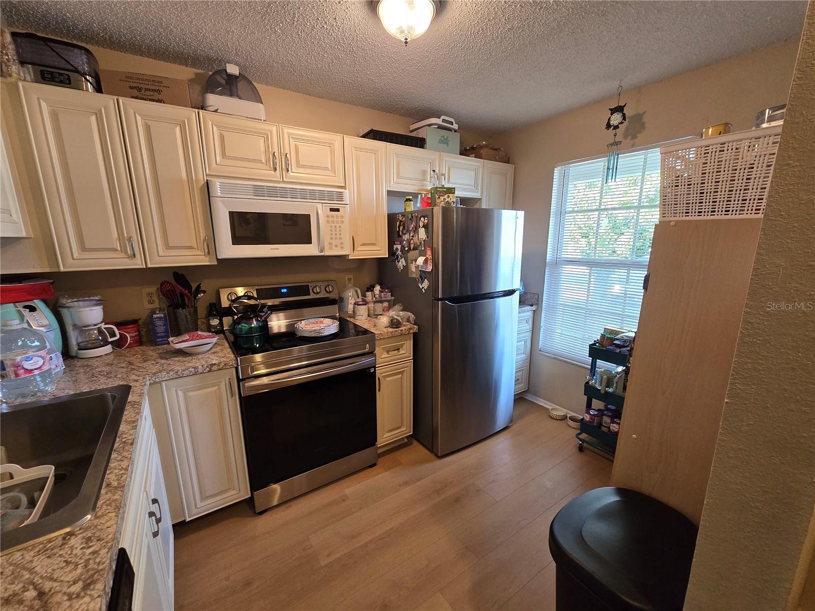 Listing photo id 4 for 2955 Stillwell Court