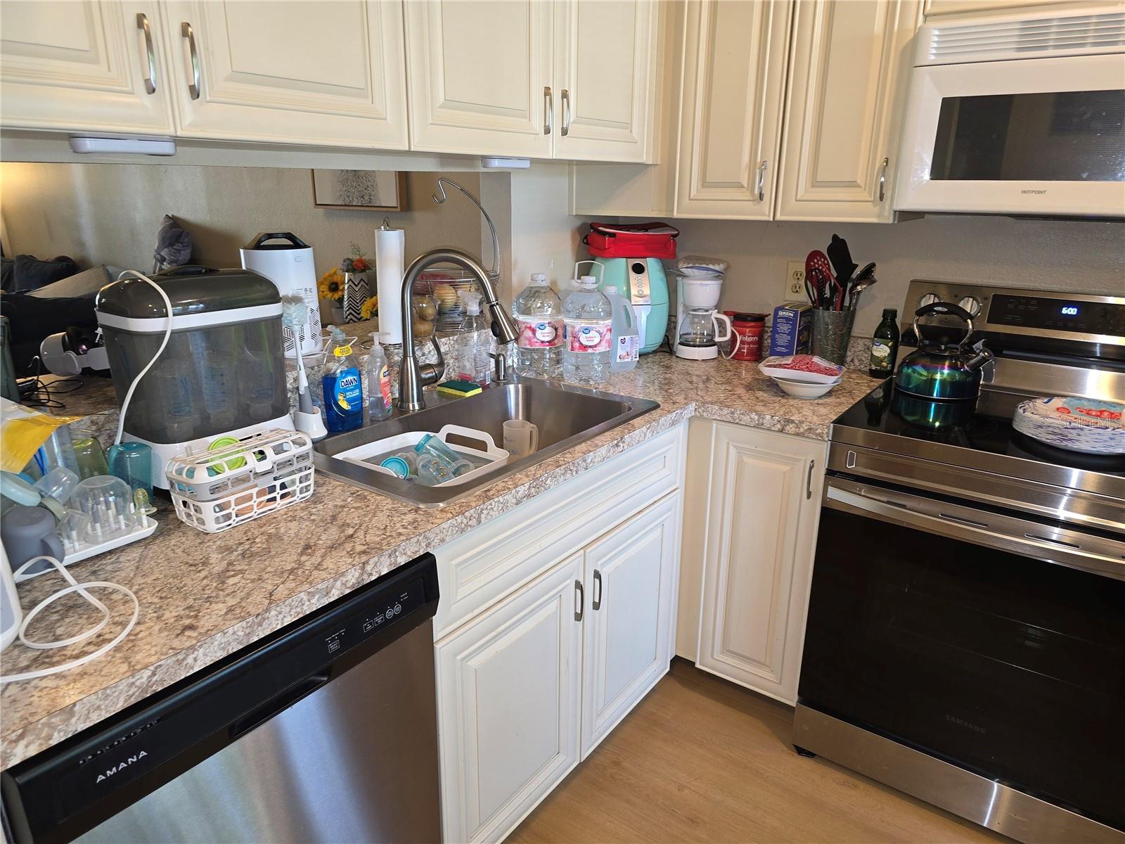 Listing photo id 6 for 2955 Stillwell Court