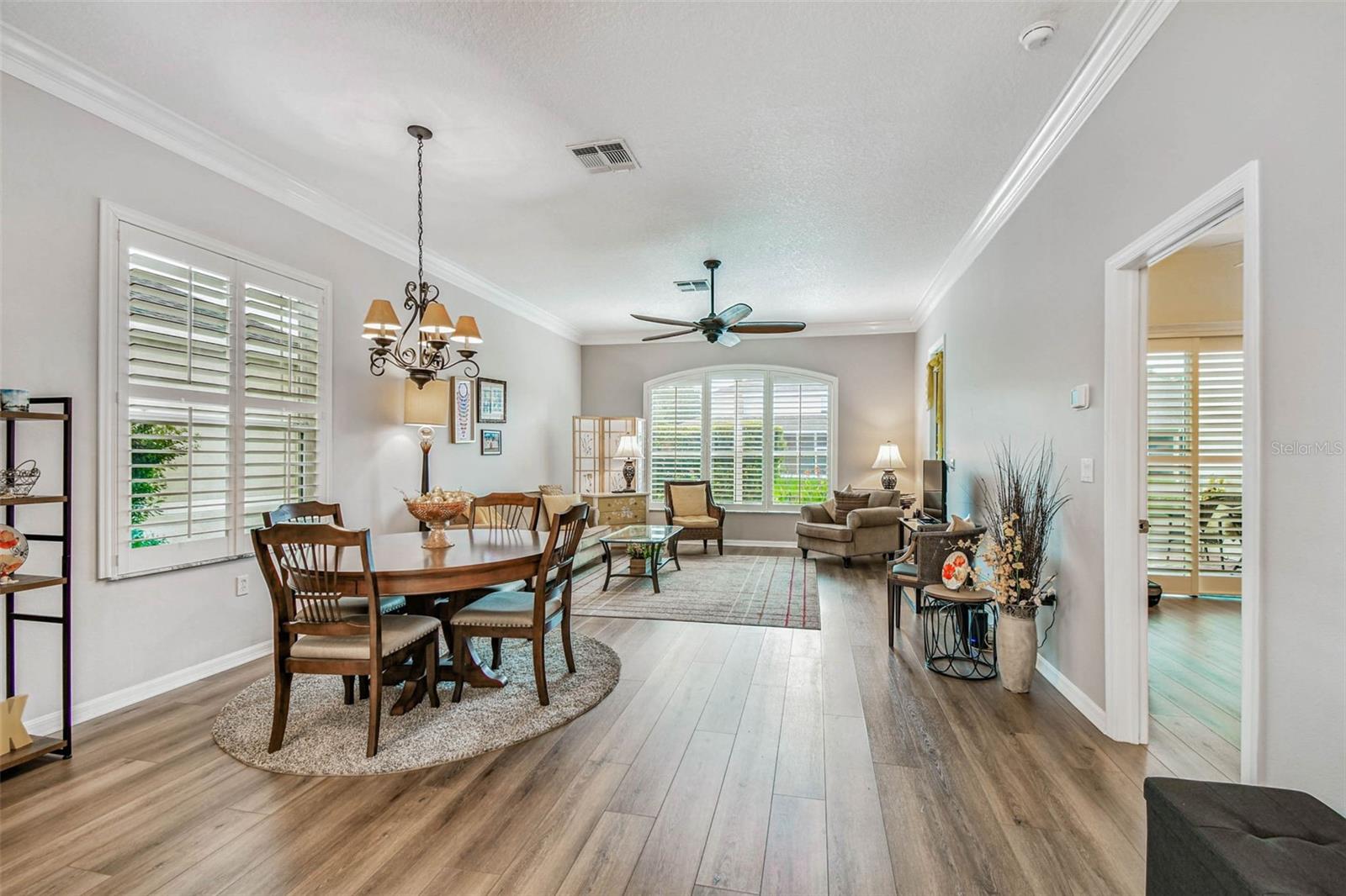 Listing photo id 9 for 2648 Tottenham Drive