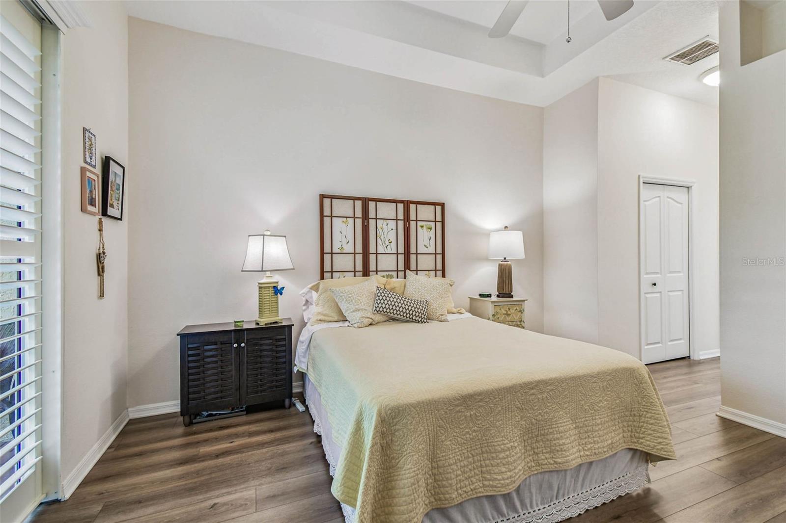 Listing photo id 12 for 2648 Tottenham Drive