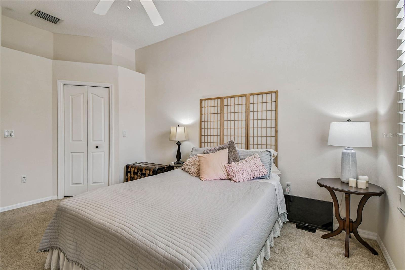 Listing photo id 14 for 2648 Tottenham Drive
