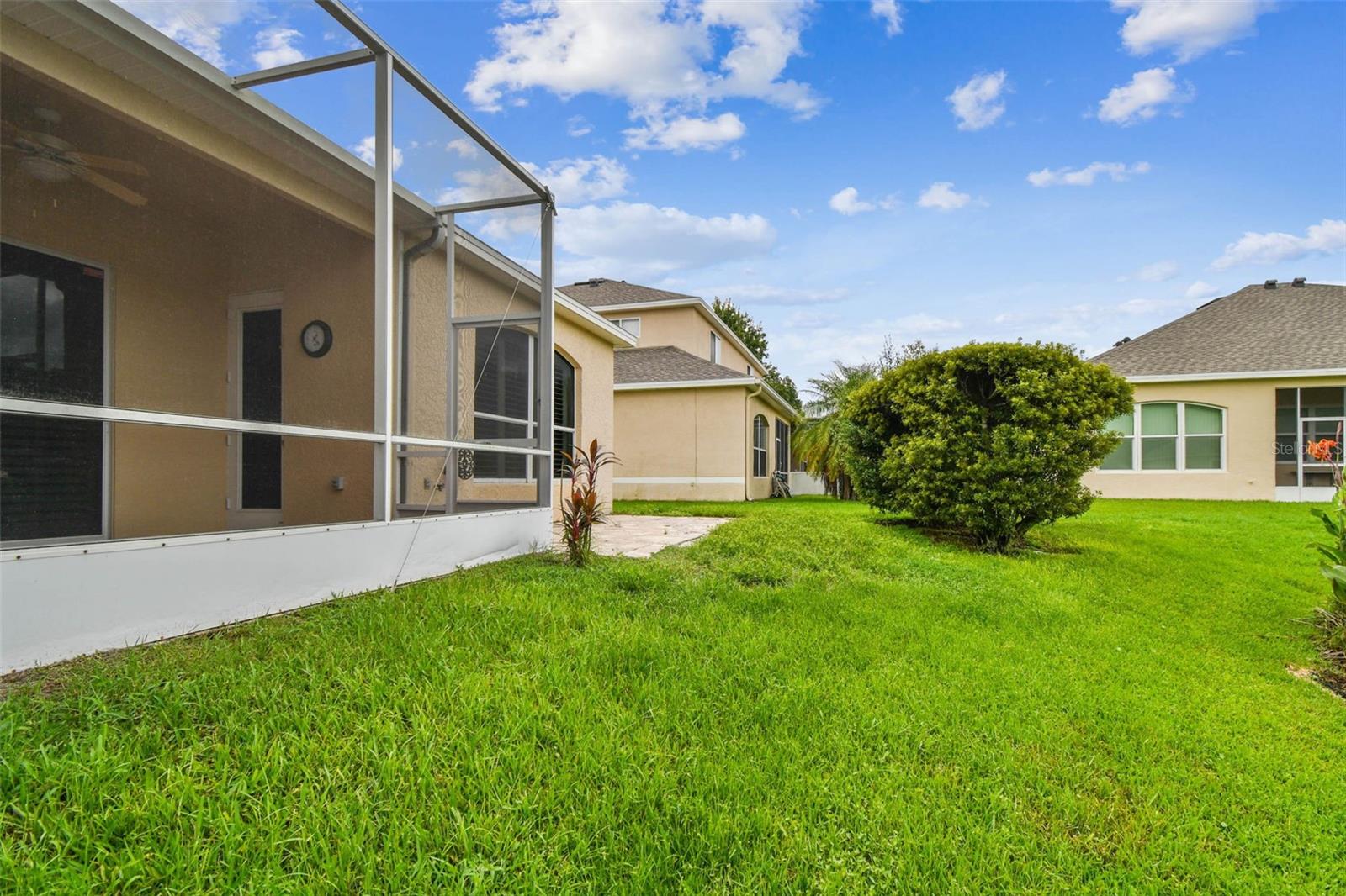 Listing photo id 19 for 2648 Tottenham Drive