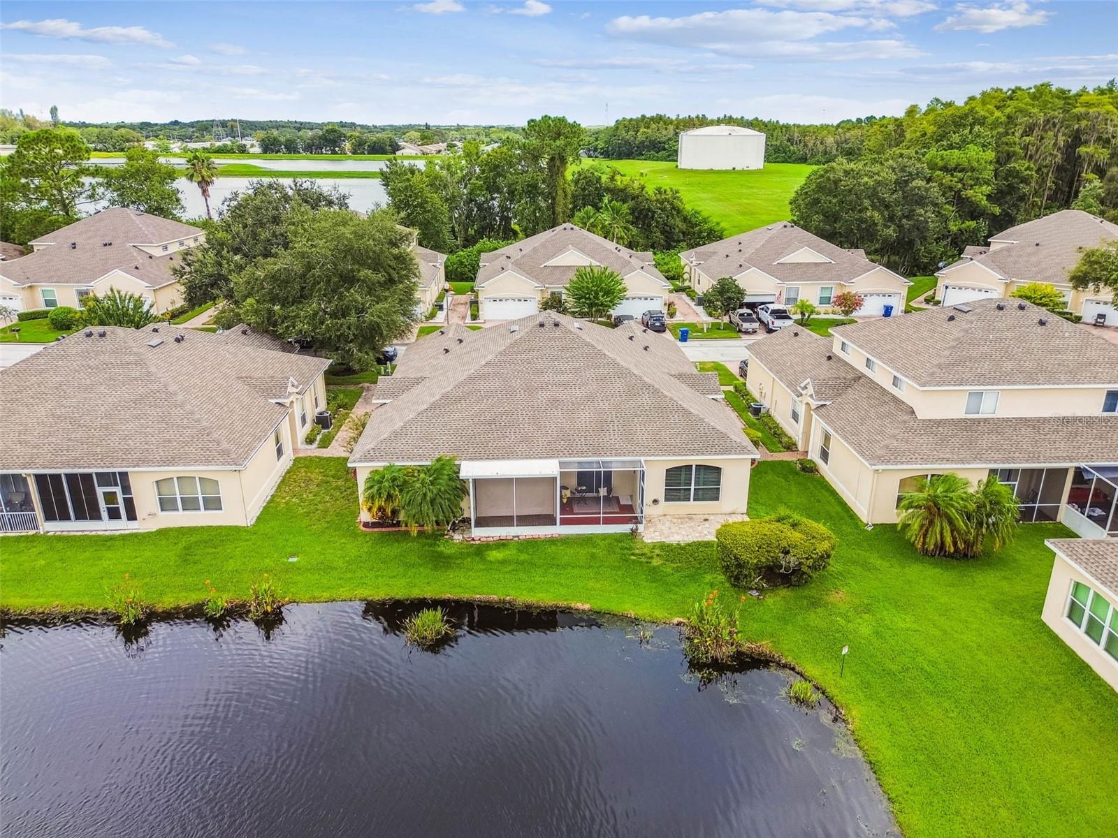 Listing photo id 21 for 2648 Tottenham Drive
