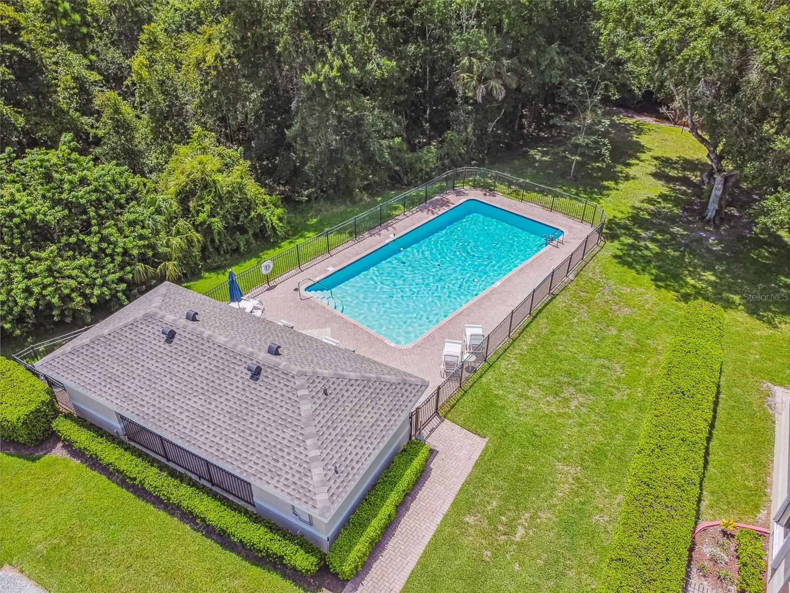 Listing photo id 23 for 2648 Tottenham Drive