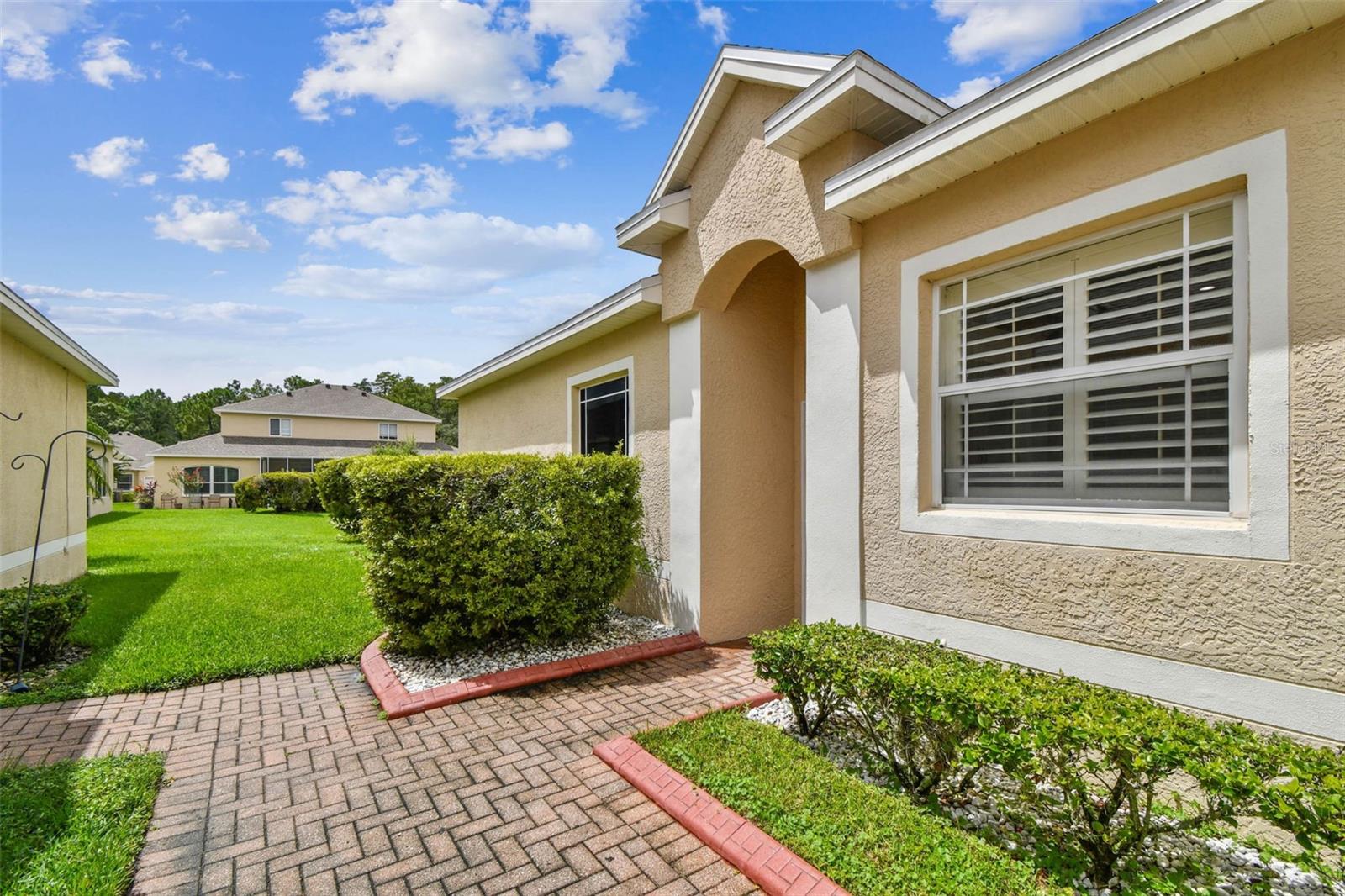 Listing photo id 2 for 2648 Tottenham Drive