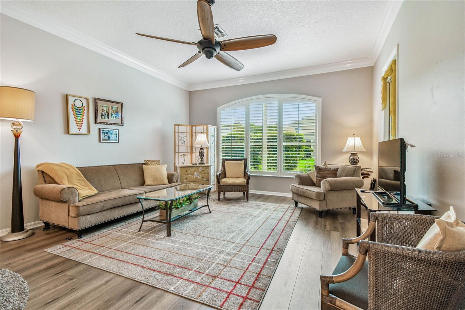 Listing photo id 4 for 2648 Tottenham Drive