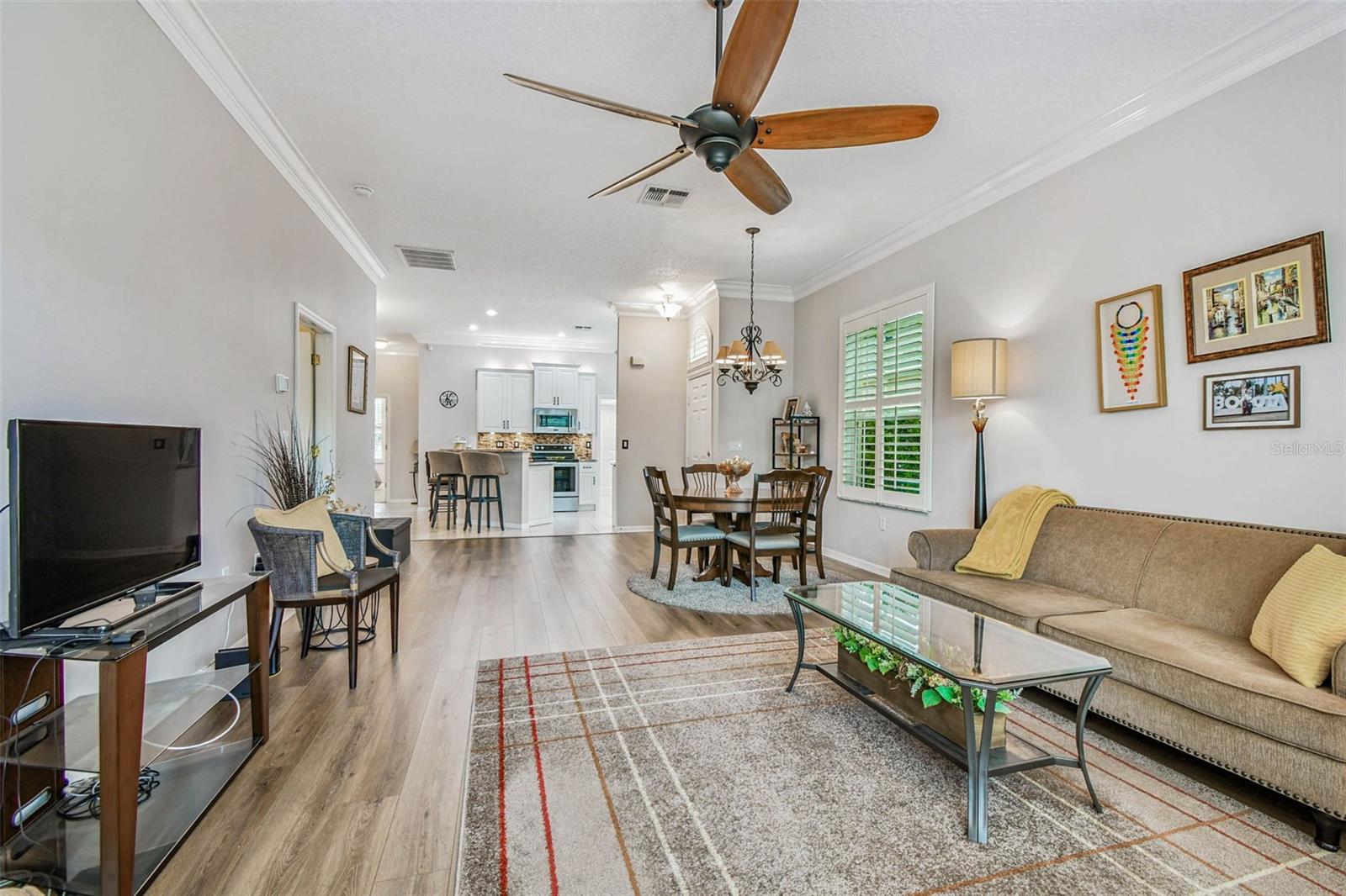 Listing photo id 5 for 2648 Tottenham Drive