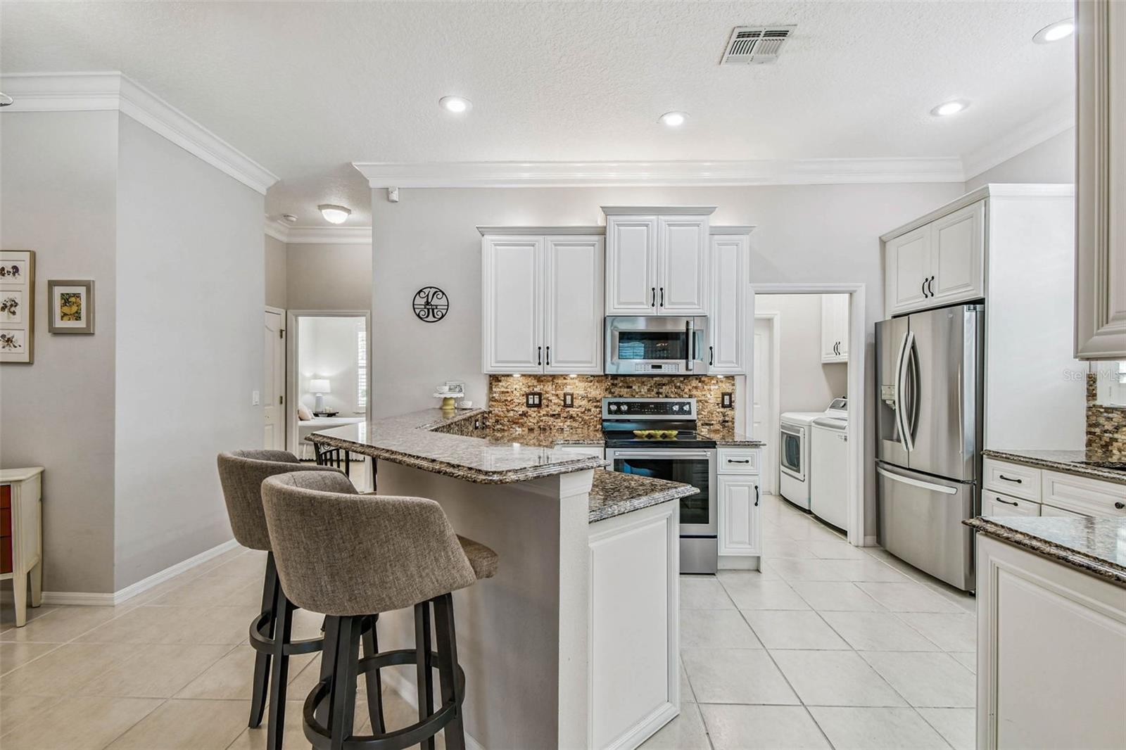 Listing photo id 6 for 2648 Tottenham Drive