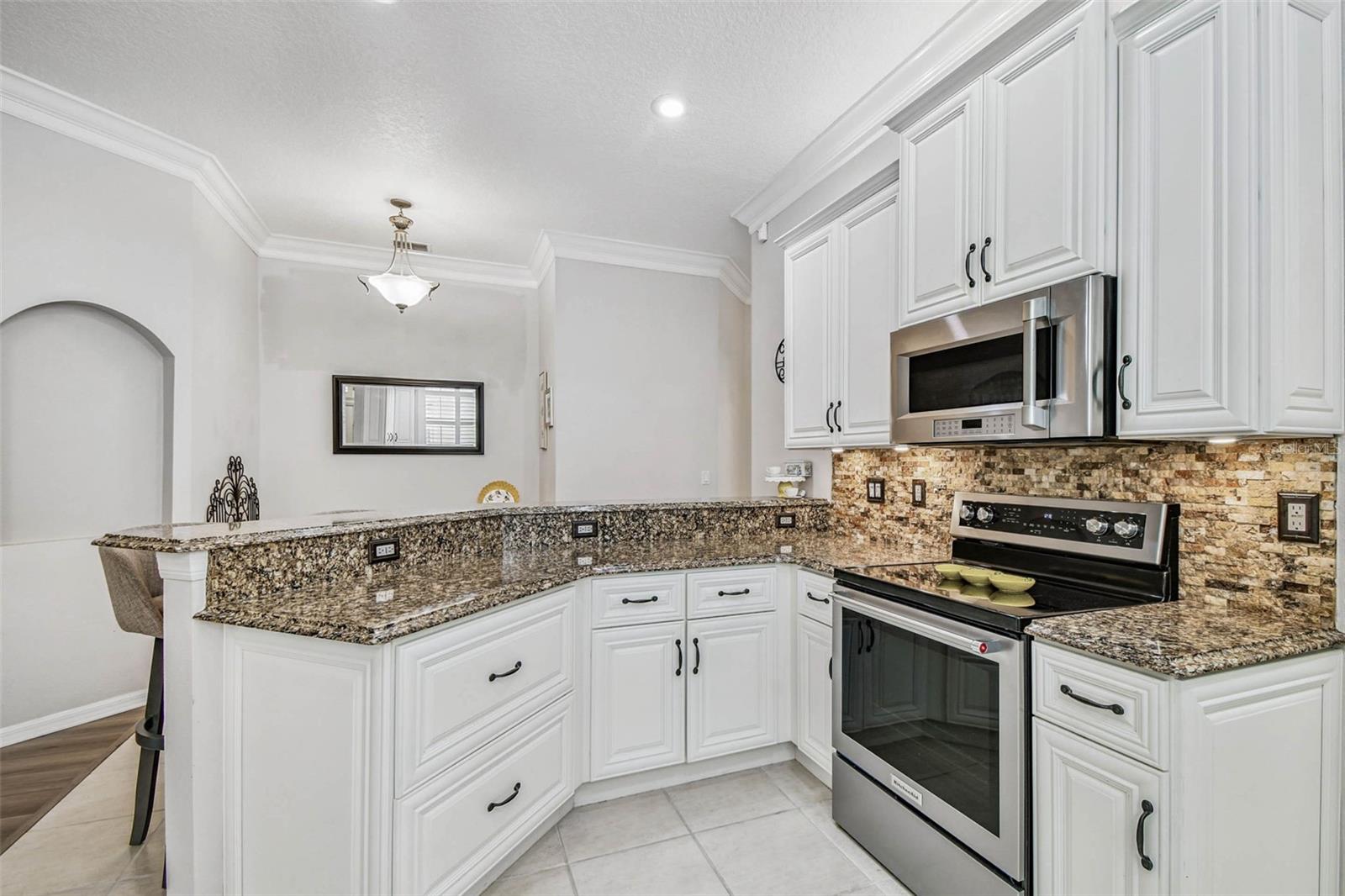 Listing photo id 7 for 2648 Tottenham Drive