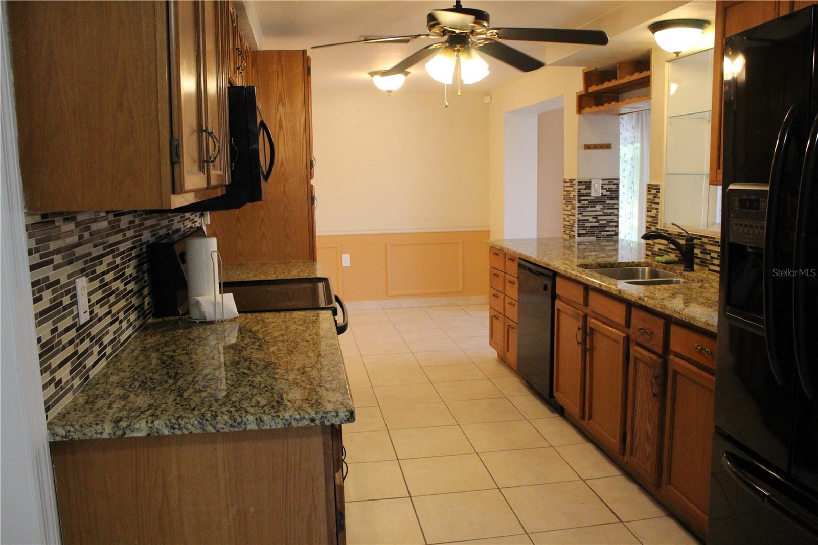 Listing photo id 11 for 5128 Dove Drive
