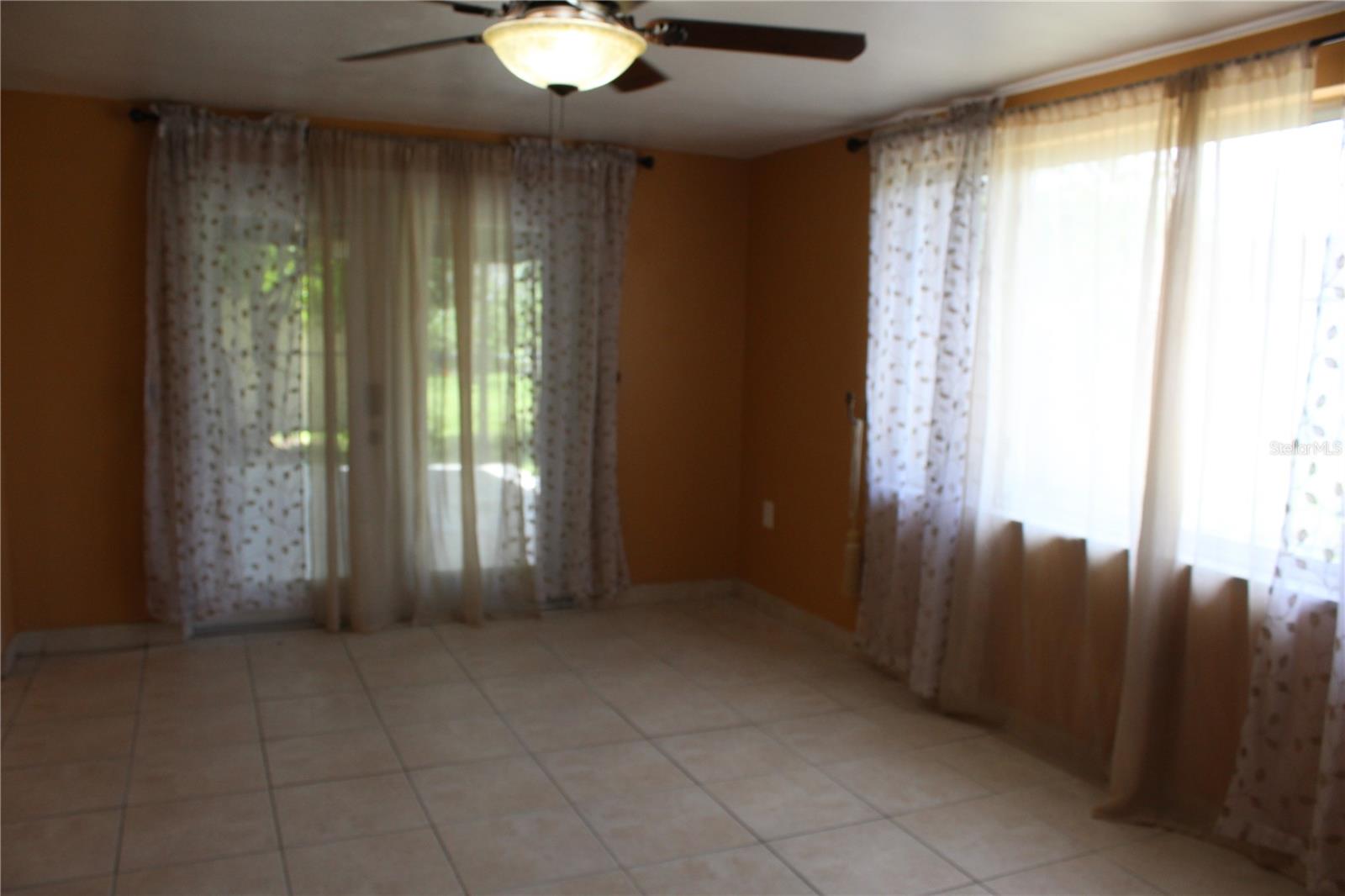 Listing photo id 14 for 5128 Dove Drive