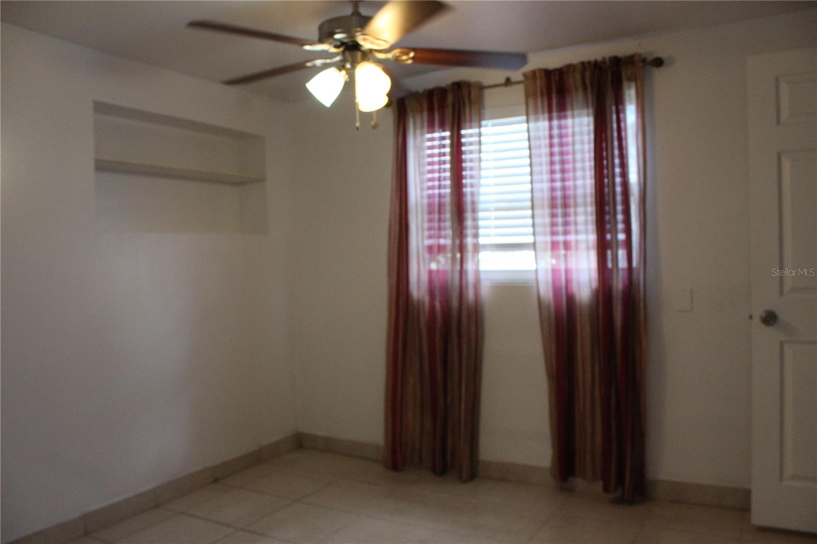 Listing photo id 15 for 5128 Dove Drive