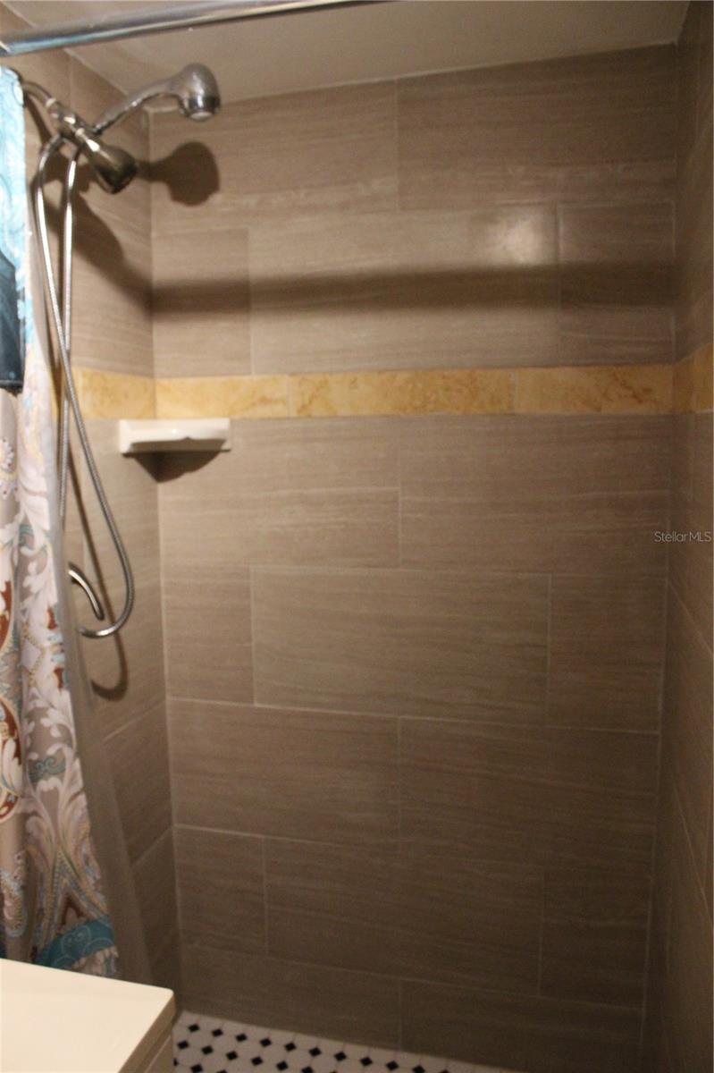 Listing photo id 16 for 5128 Dove Drive