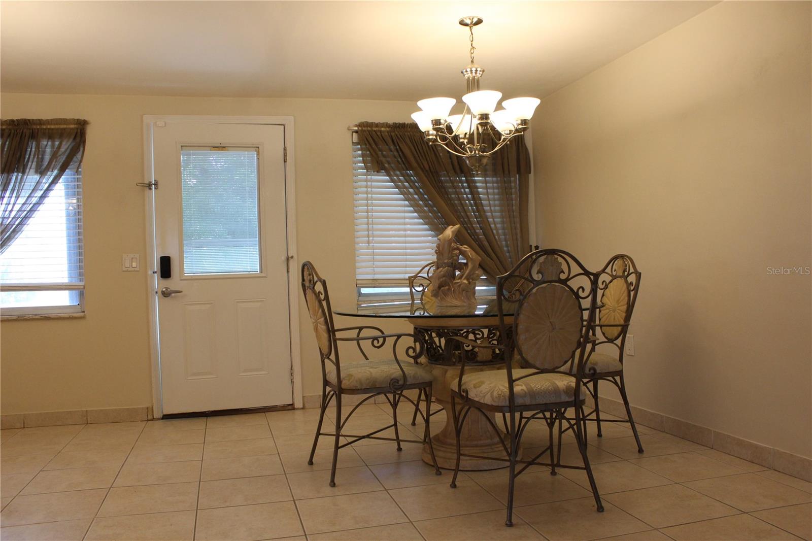 Listing photo id 1 for 5128 Dove Drive