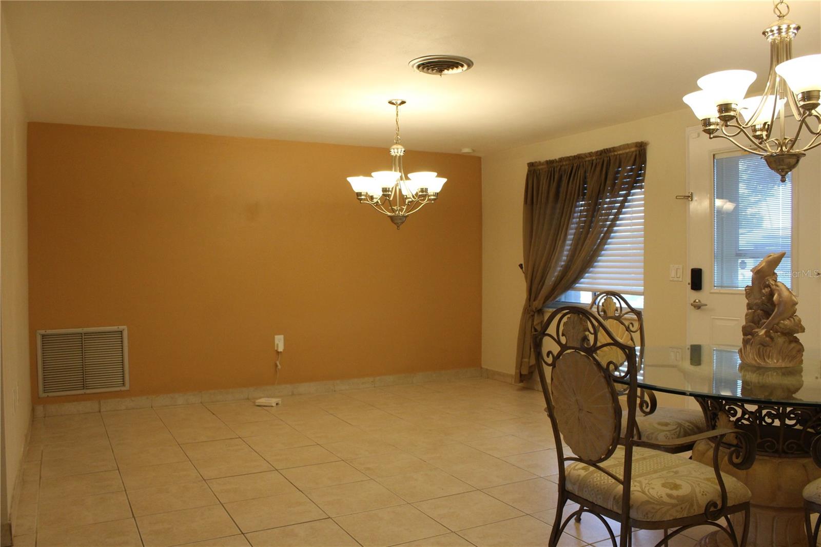 Listing photo id 4 for 5128 Dove Drive