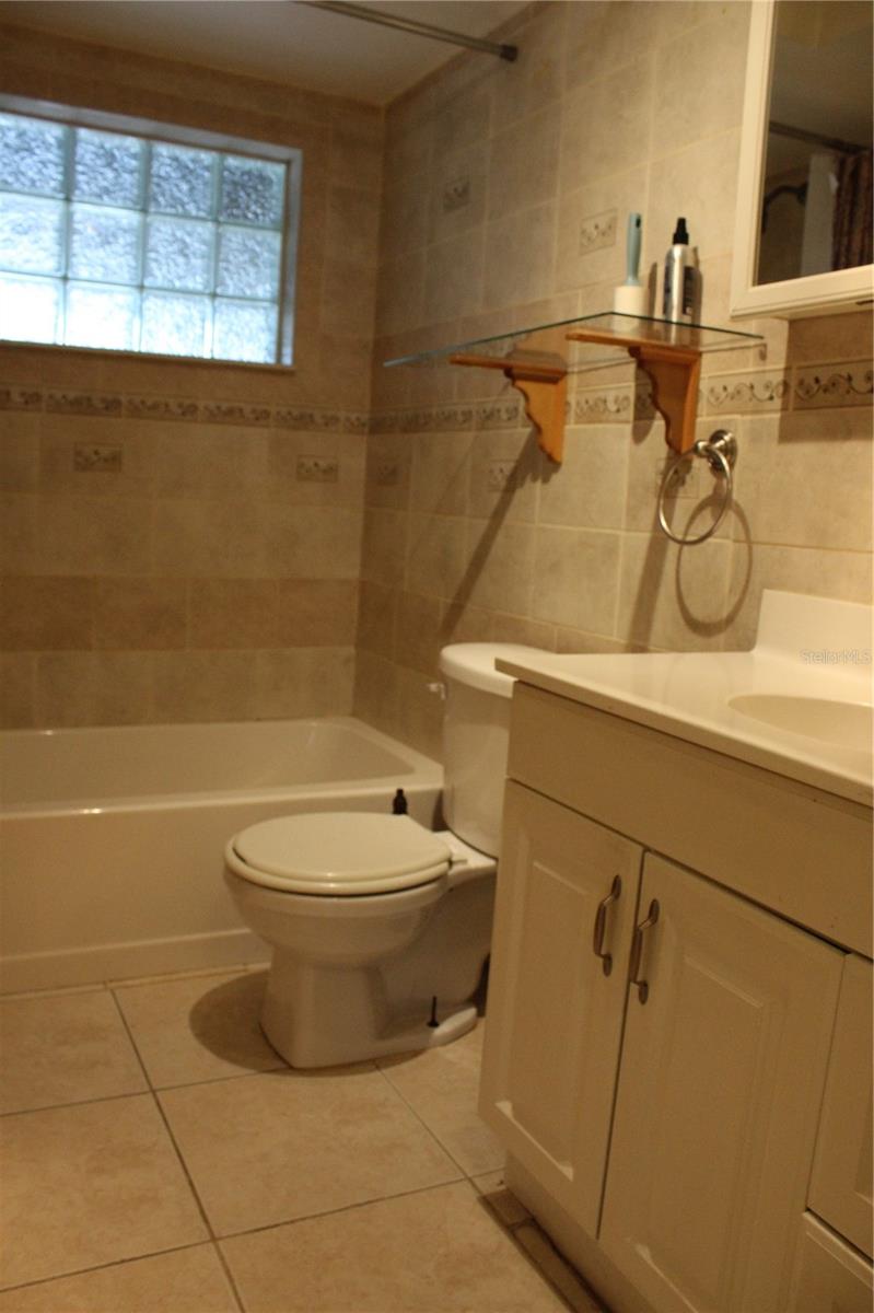 Listing photo id 5 for 5128 Dove Drive