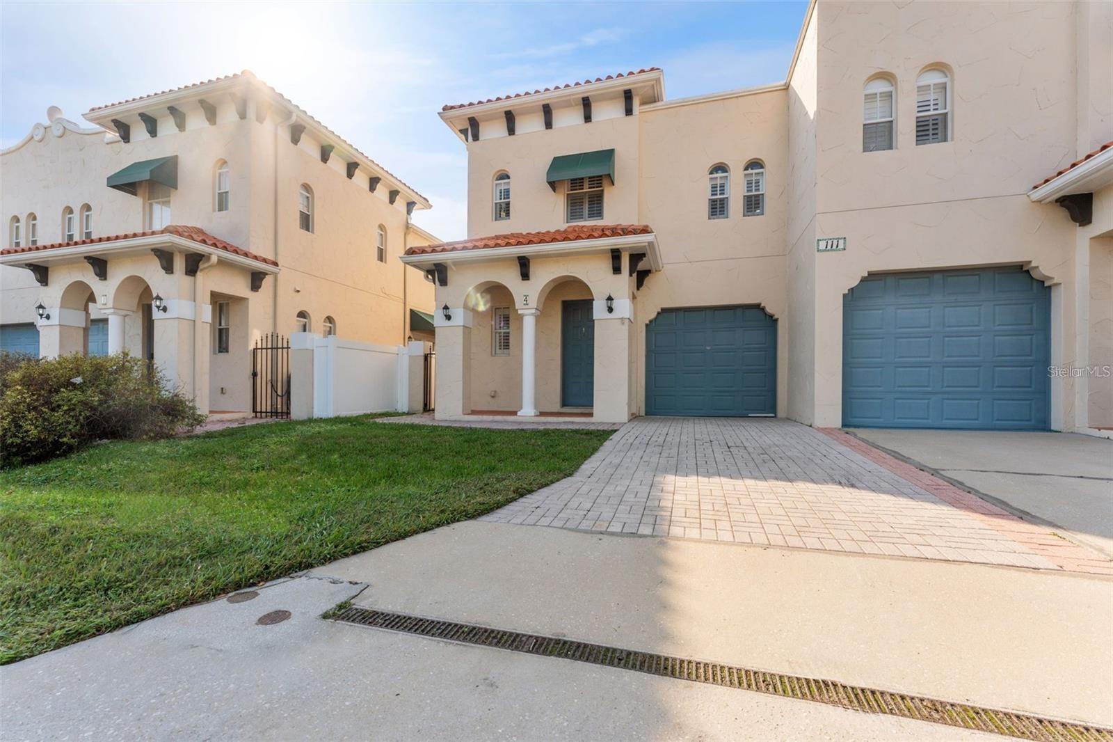 Image 2 of 31 For 111 Melville Avenue 4
