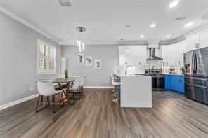 Image 7 of 31 For 111 Melville Avenue 4